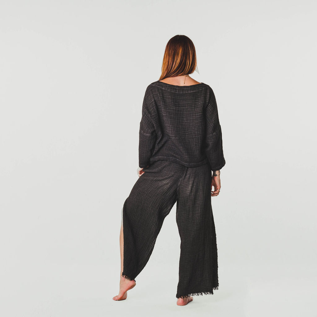 POKOLOKO Crinkle Long Sleeve Boat Top #color_crinkle-black