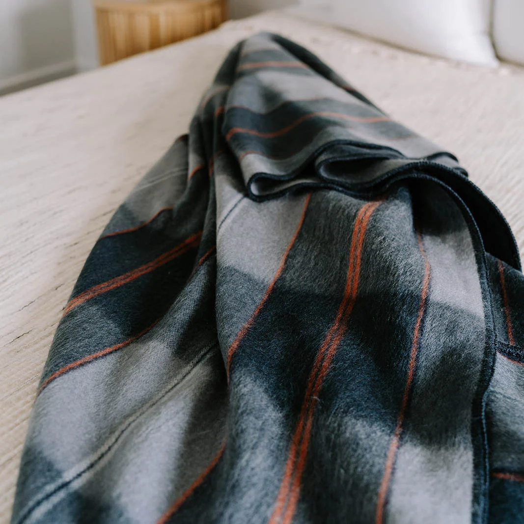 POKOLOKO Plaid Large Alpaca Blanket #color_retro-grey-plaid
