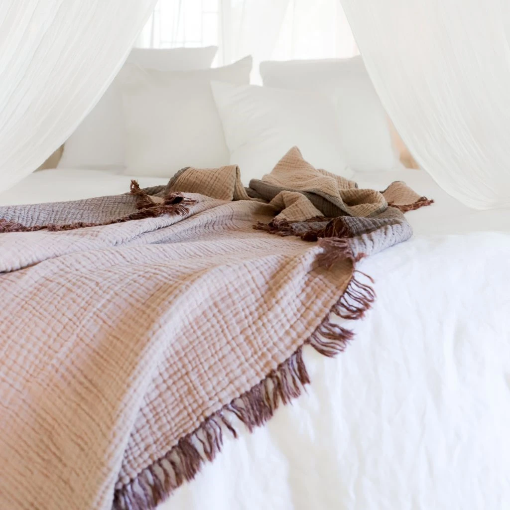 POKOLOKO Solid Crinkle Throw #color_shiraz-wine-red-shell-pink-beige