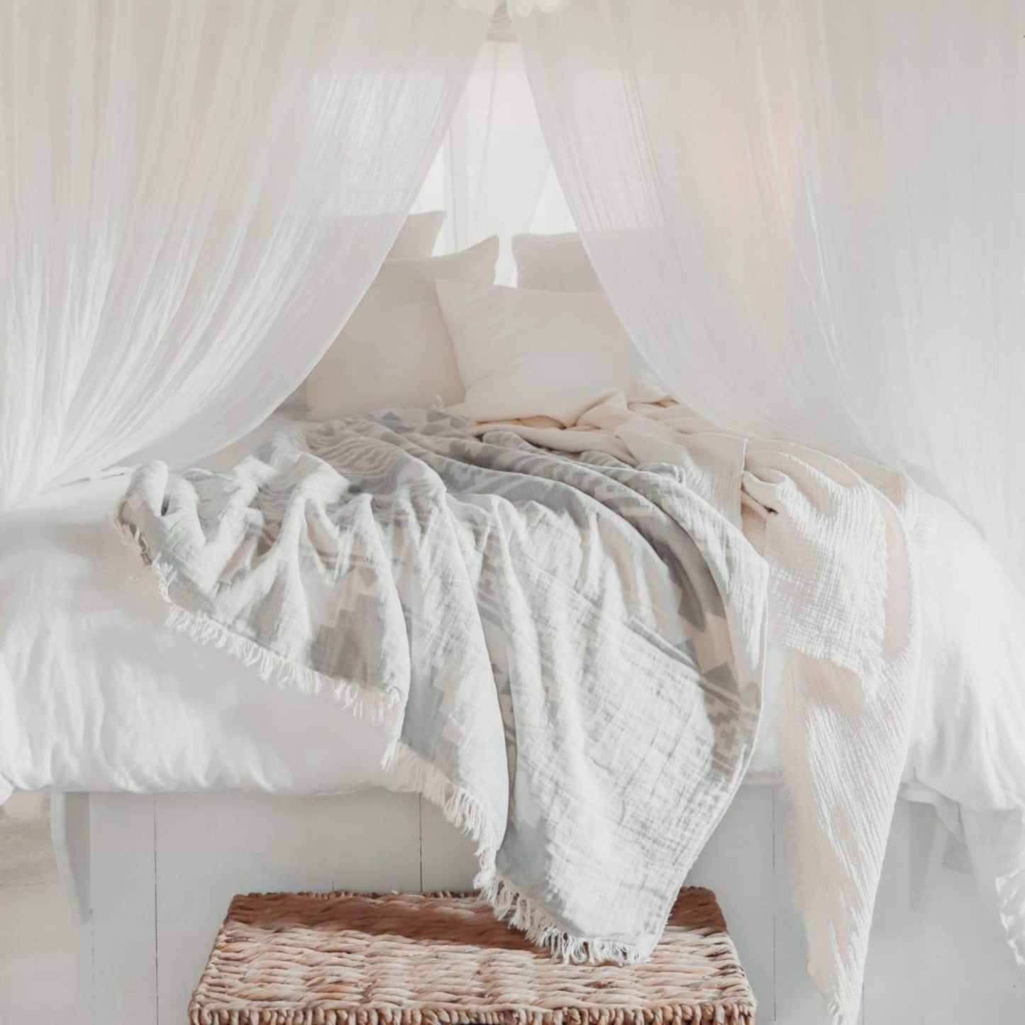 POKOLOKO Atzi Fleece-Lined Throw #color_light-grey-atzi