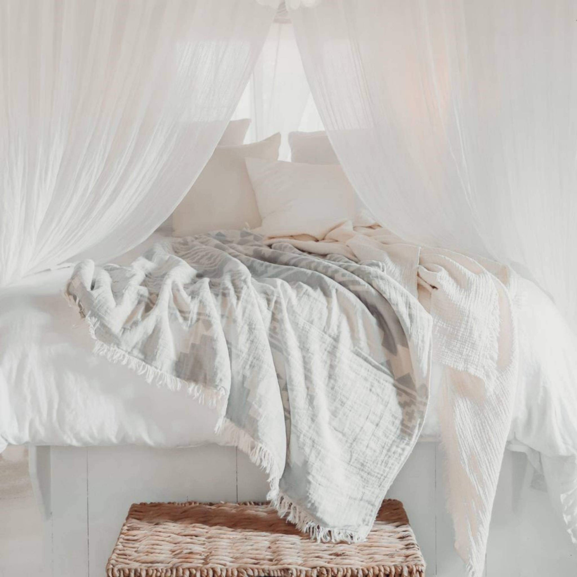 POKOLOKO Atzi Fleece-Lined Throw #color_light-grey-atzi
