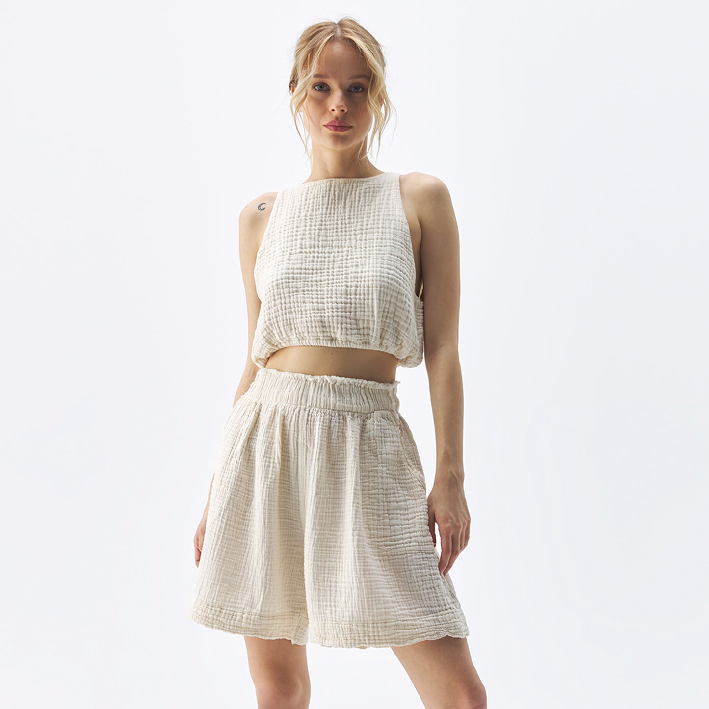 POKOLOKO Crinkle Relaxed Shorts #color_crinkle-cream