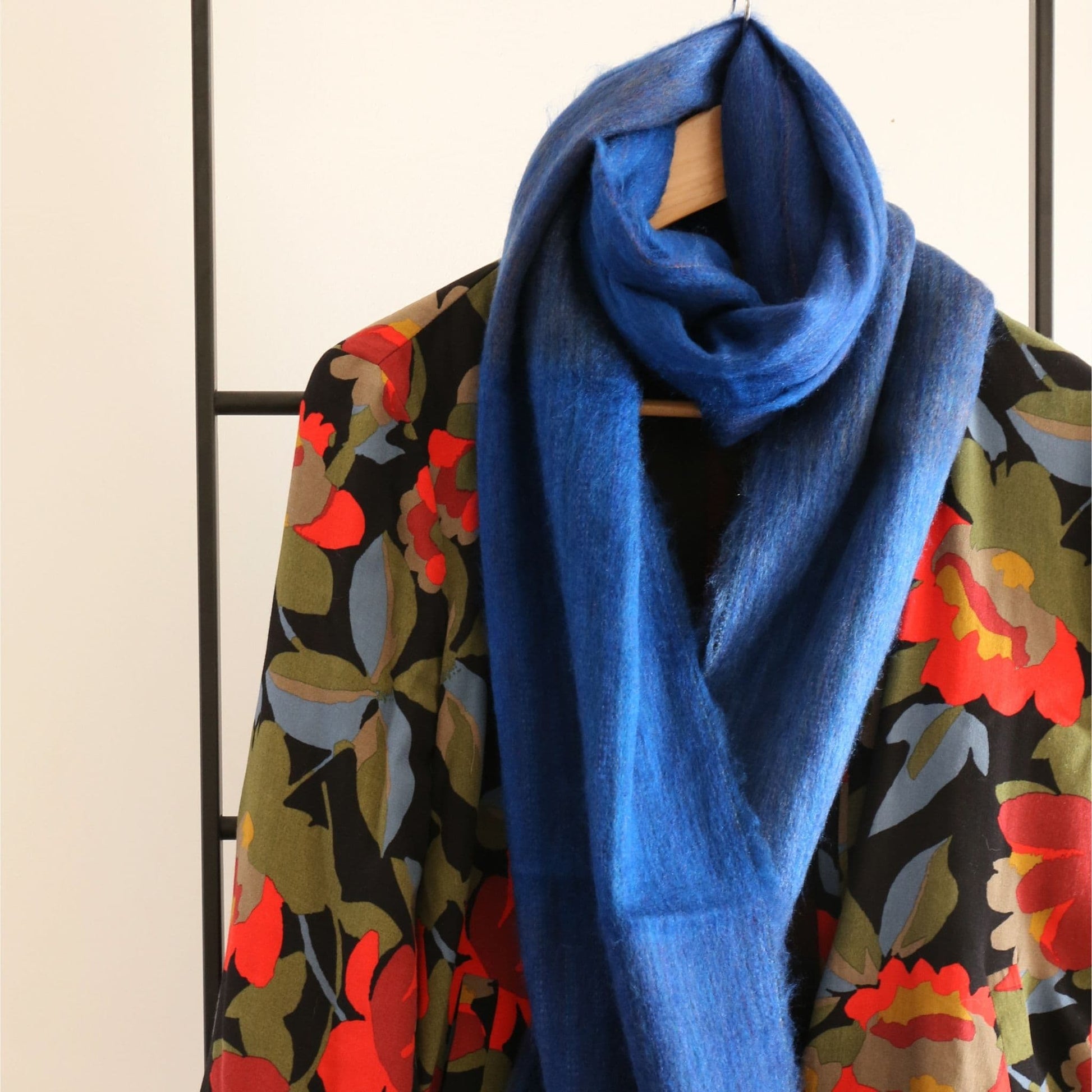 POKOLOKO Mood Alpaca Seamless Scarf #color_dark-blue-mood