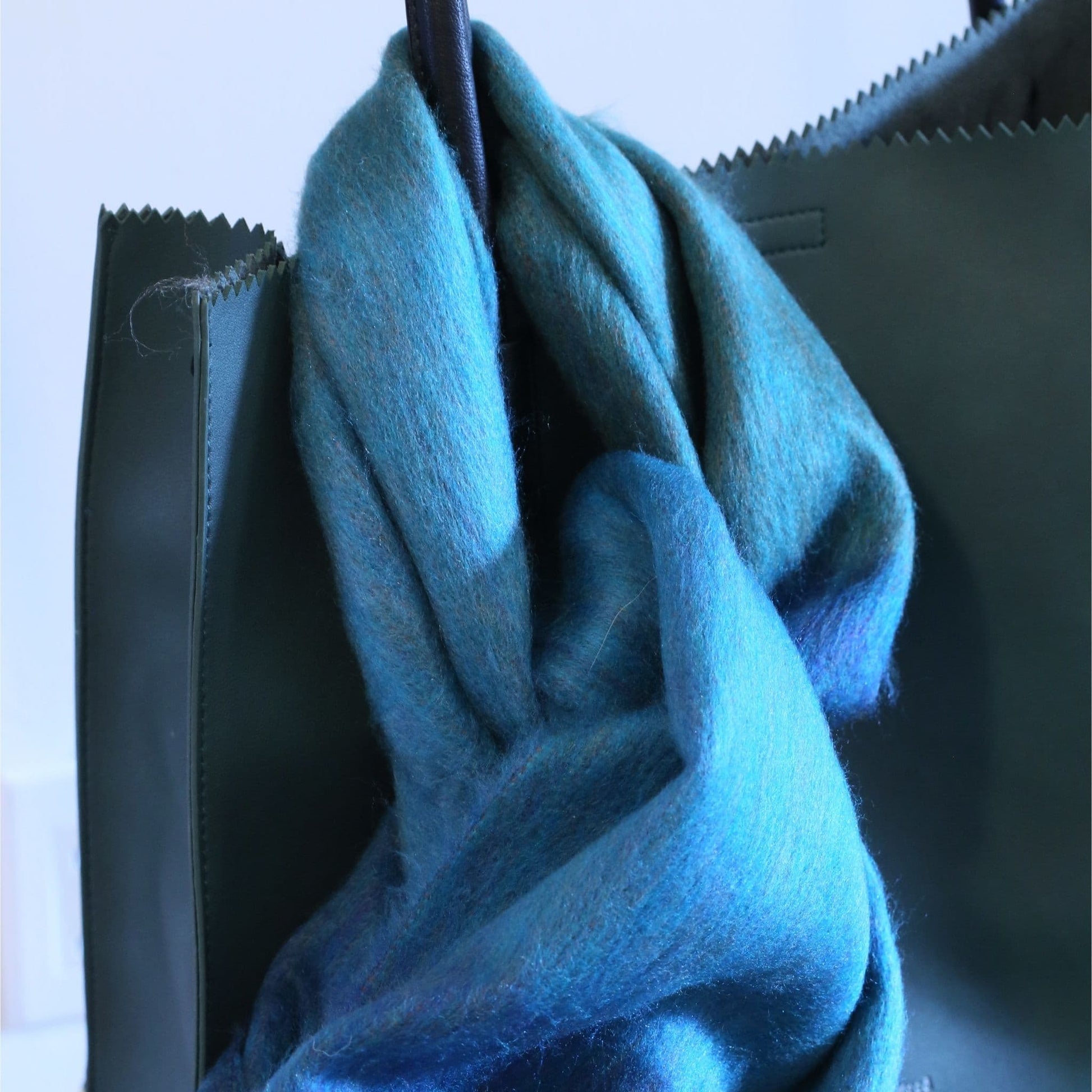 POKOLOKO Mood Alpaca Seamless Scarf #color_dark-blue-mood