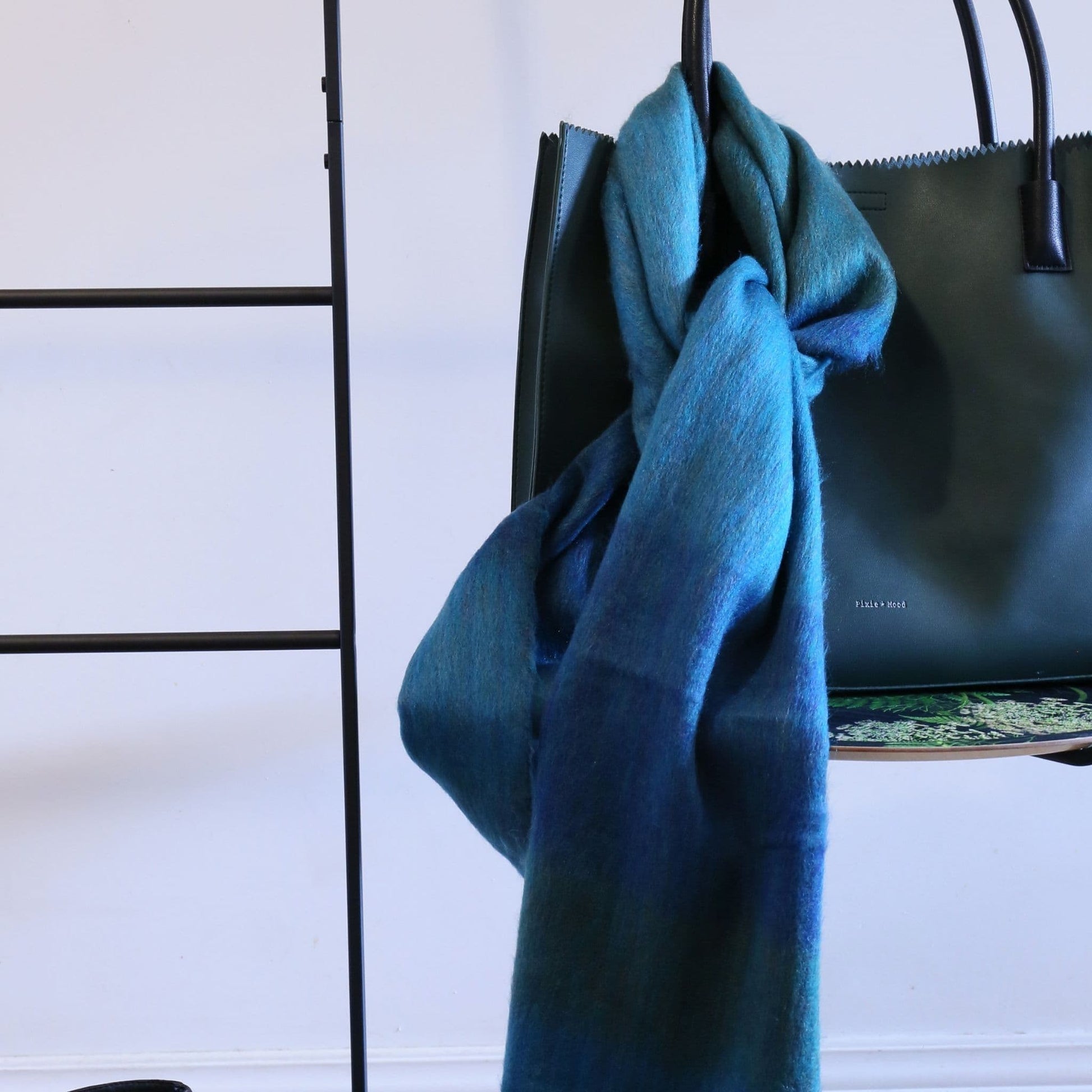 POKOLOKO Mood Alpaca Seamless Scarf #color_dark-blue-mood