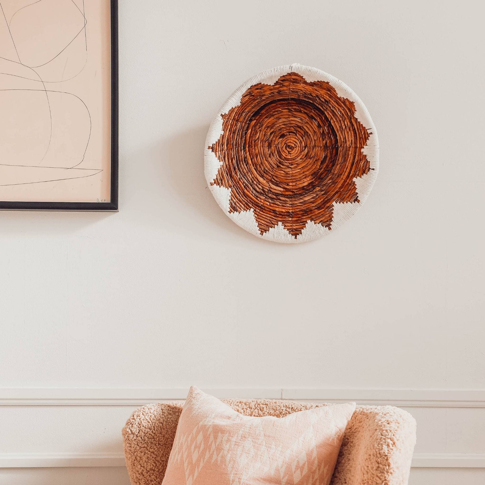 POKOLOKO Rounded Wall Basket #color_white-natural