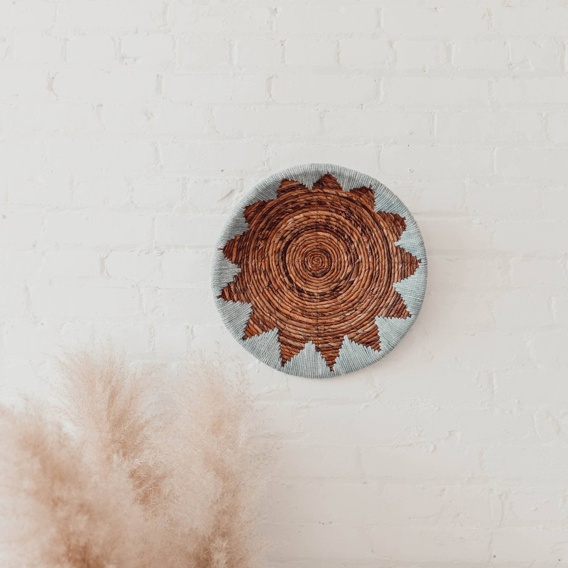 POKOLOKO Rounded Wall Basket #color_grey-natural