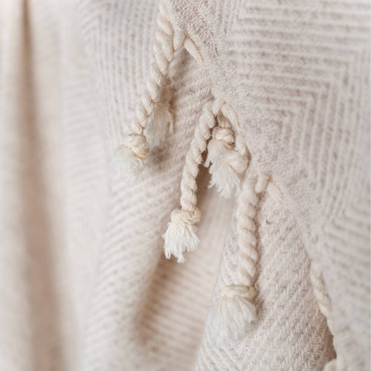 POKOLOKO Sophia Lambswool Throw Blanket #color_london-sophia
