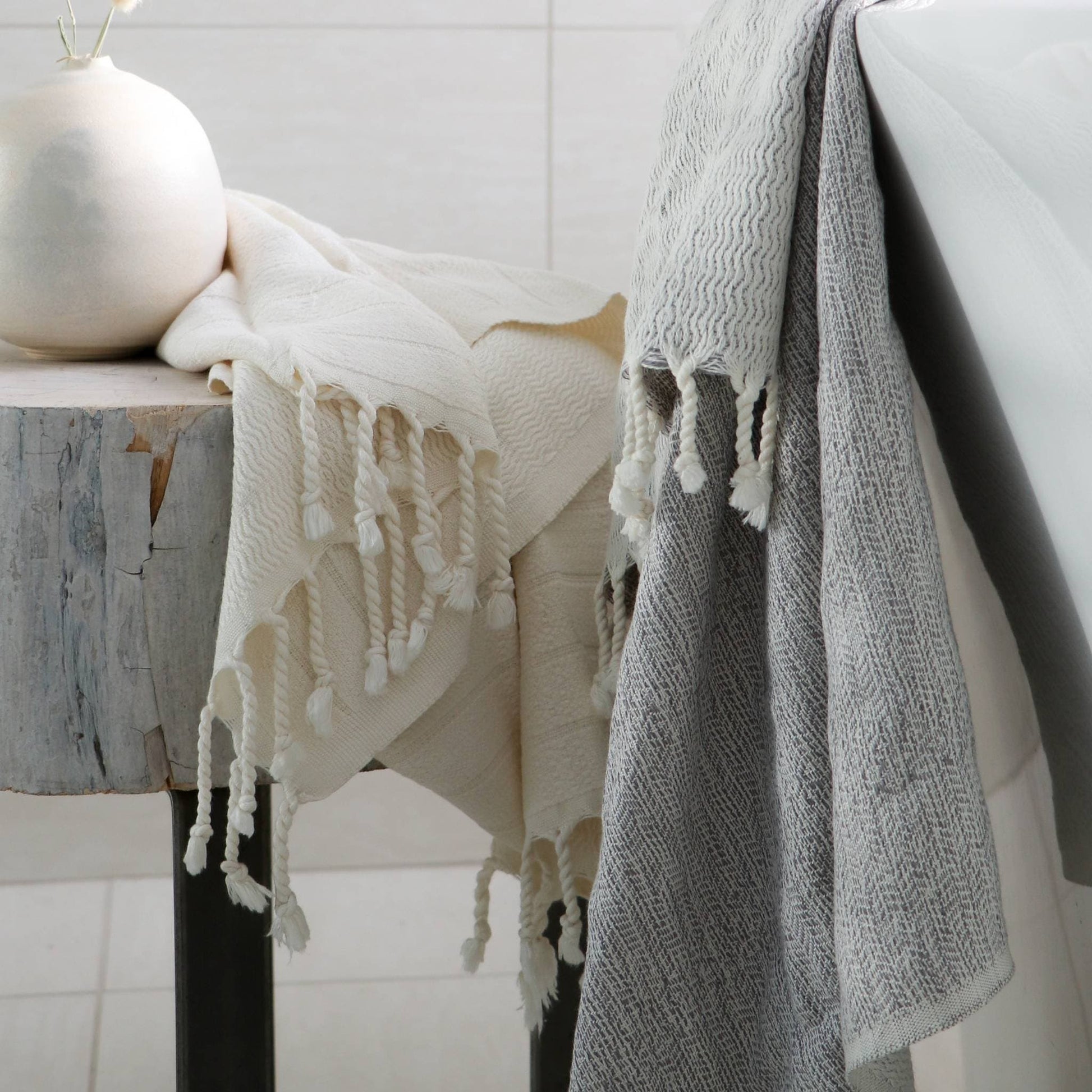 POKOLOKO Striped Bamboo Towel #color_cream-striped-bamboo