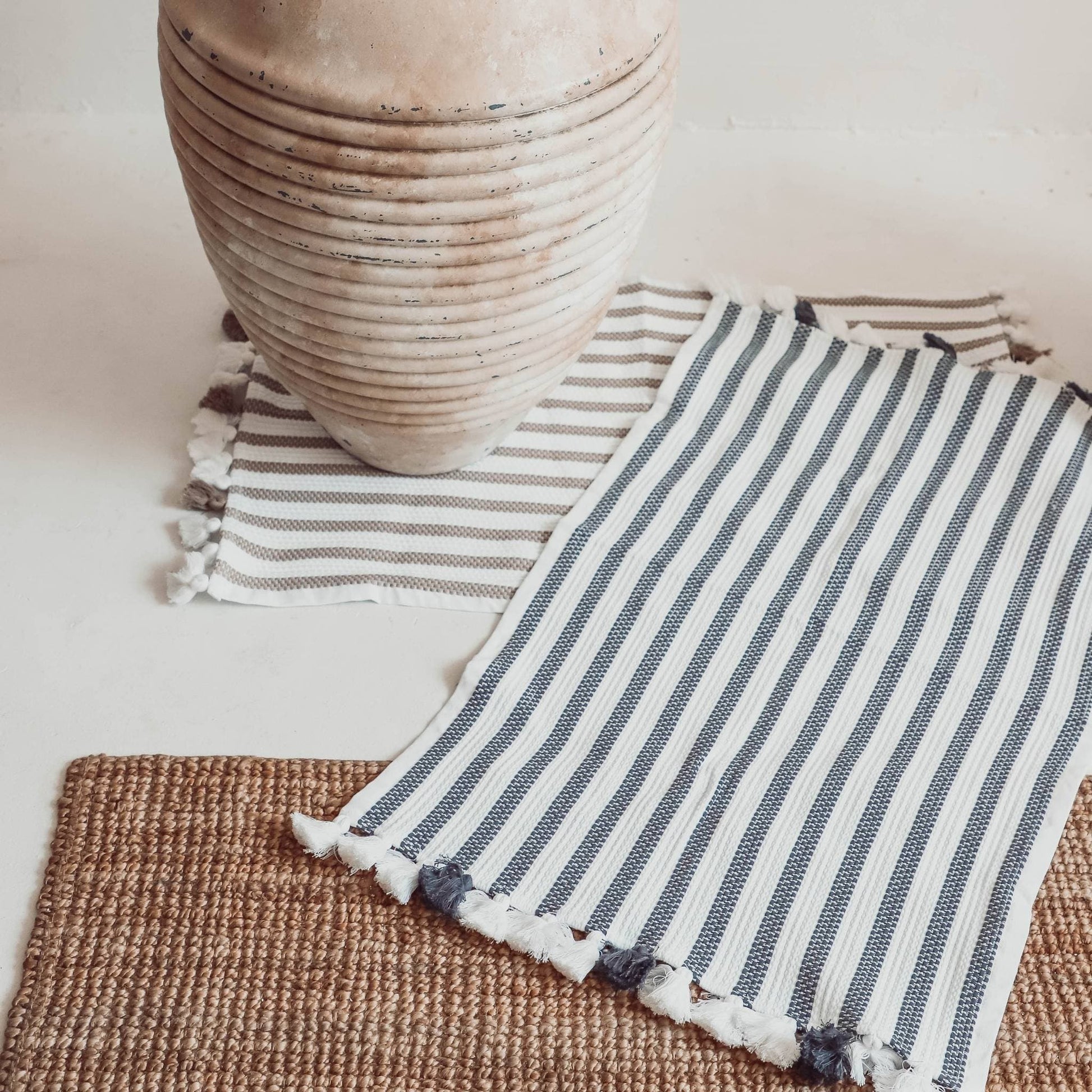 POKOLOKO Striped Bath Mat #color_striped-charcoal