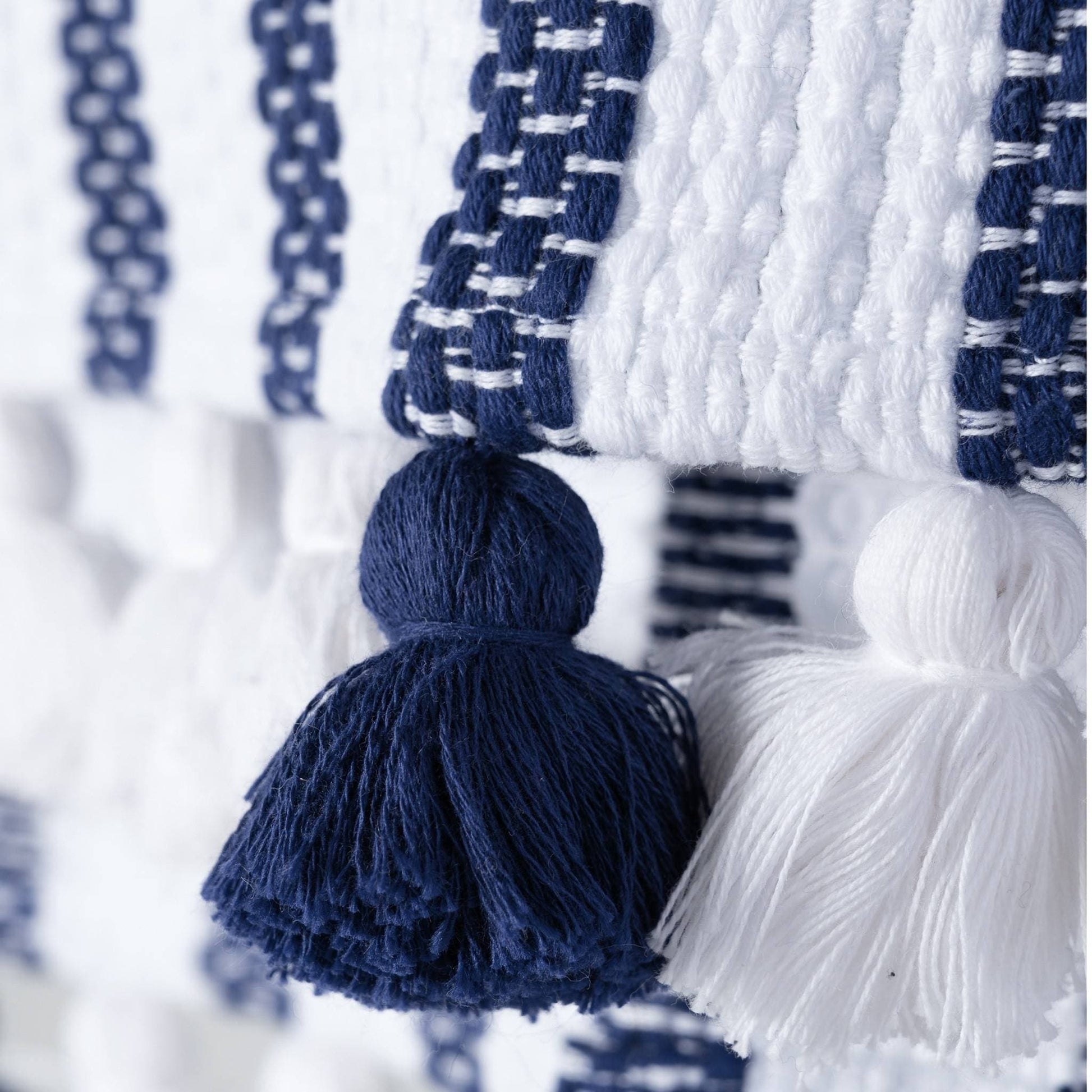 POKOLOKO Striped Bath Mat #color_striped-admiral-navy
