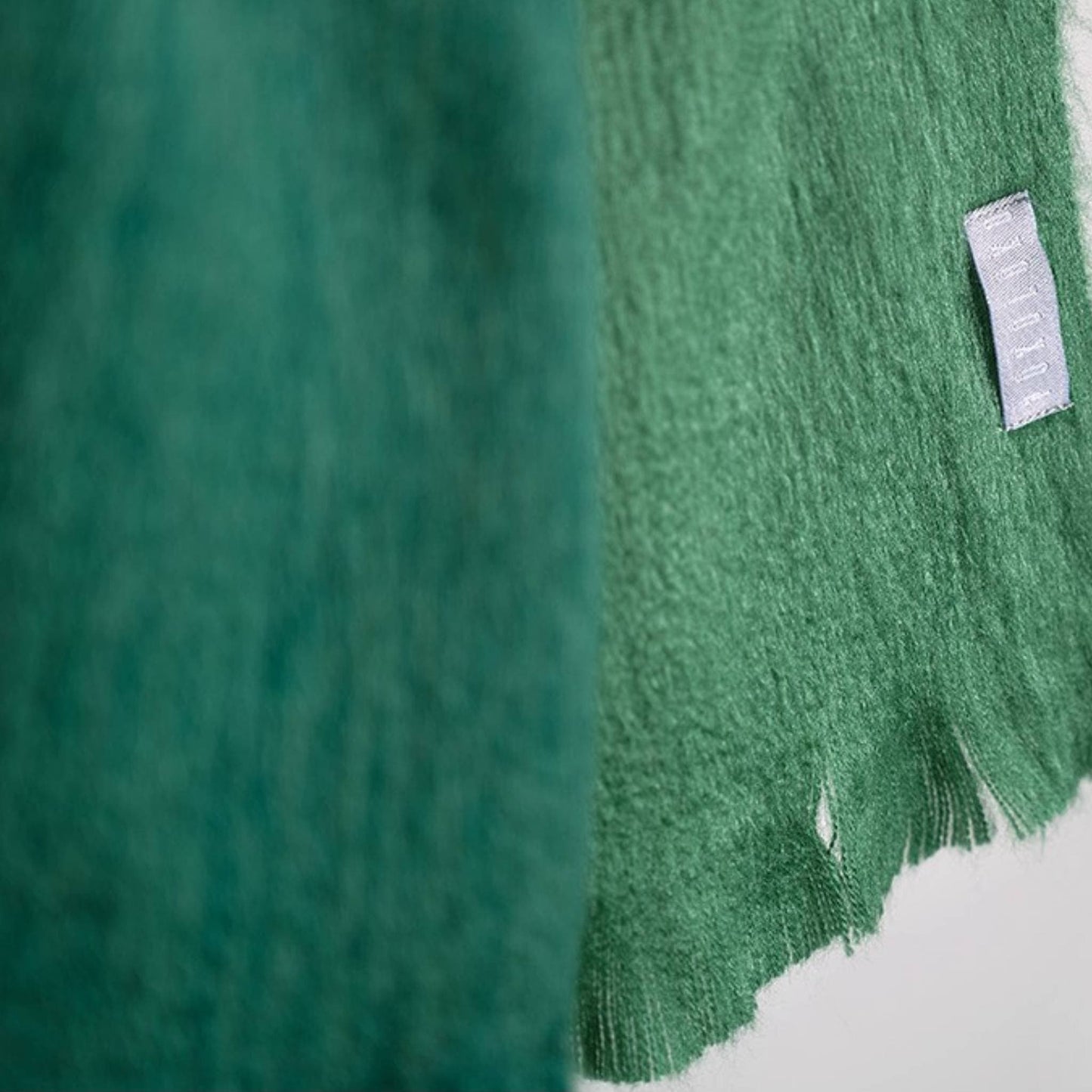 POKOLOKO Two-Tone Alpaca Seamless Scarf #color_hunter