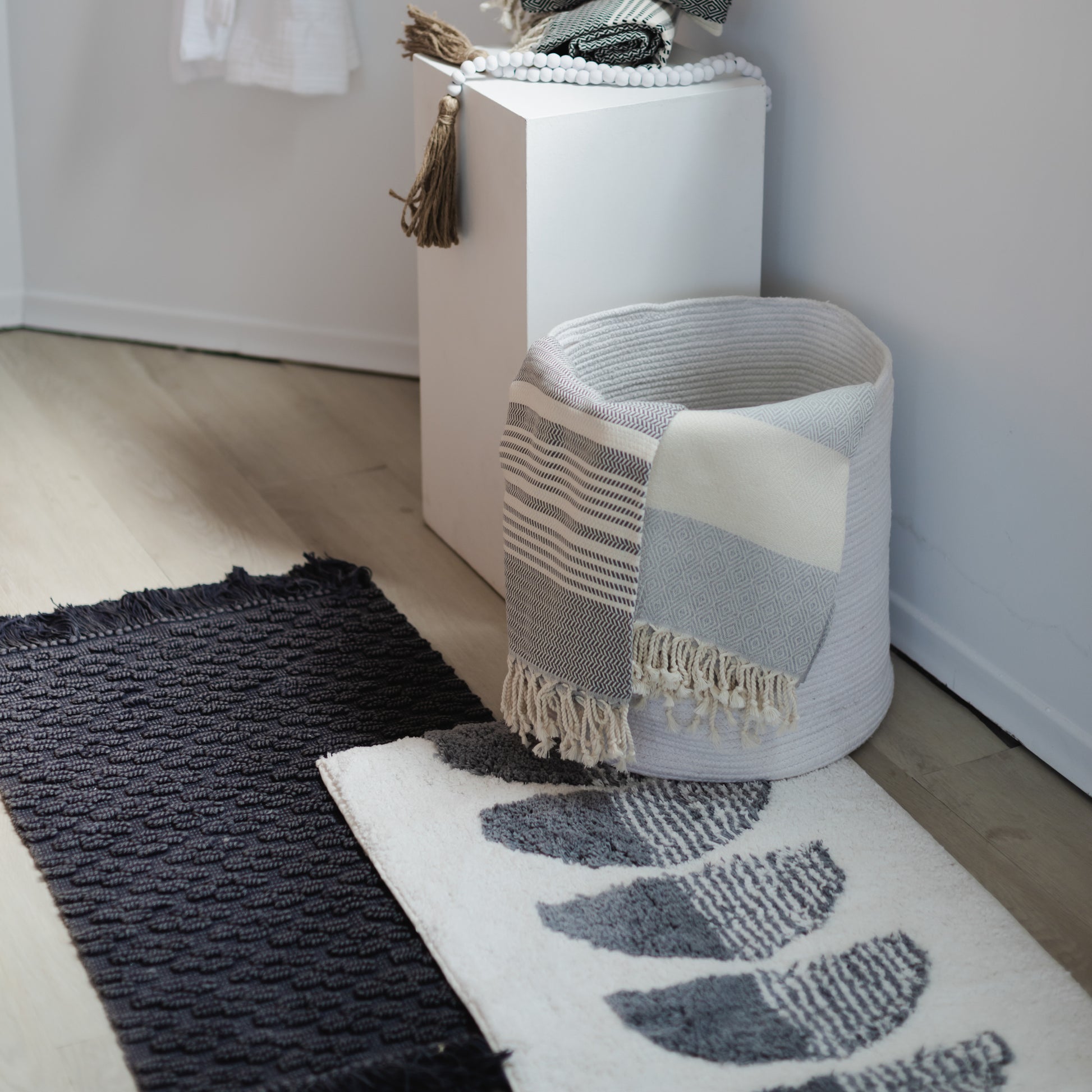 POKOLOKO Diamond Cotton Floor Mat #color_charcoal-diamond