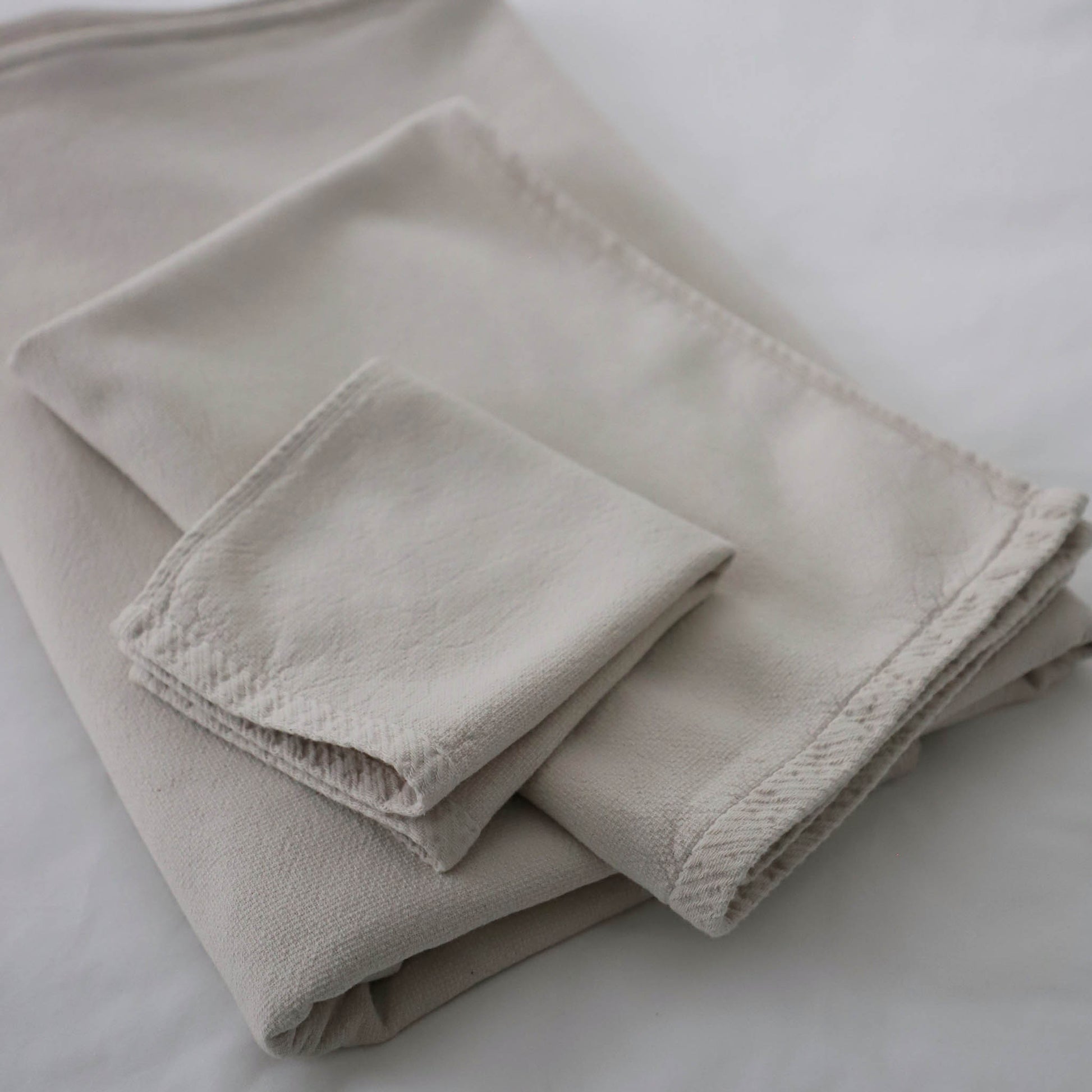 POKOLOKO Fresco Stonewash Hand Towel #color_parchment-fresco