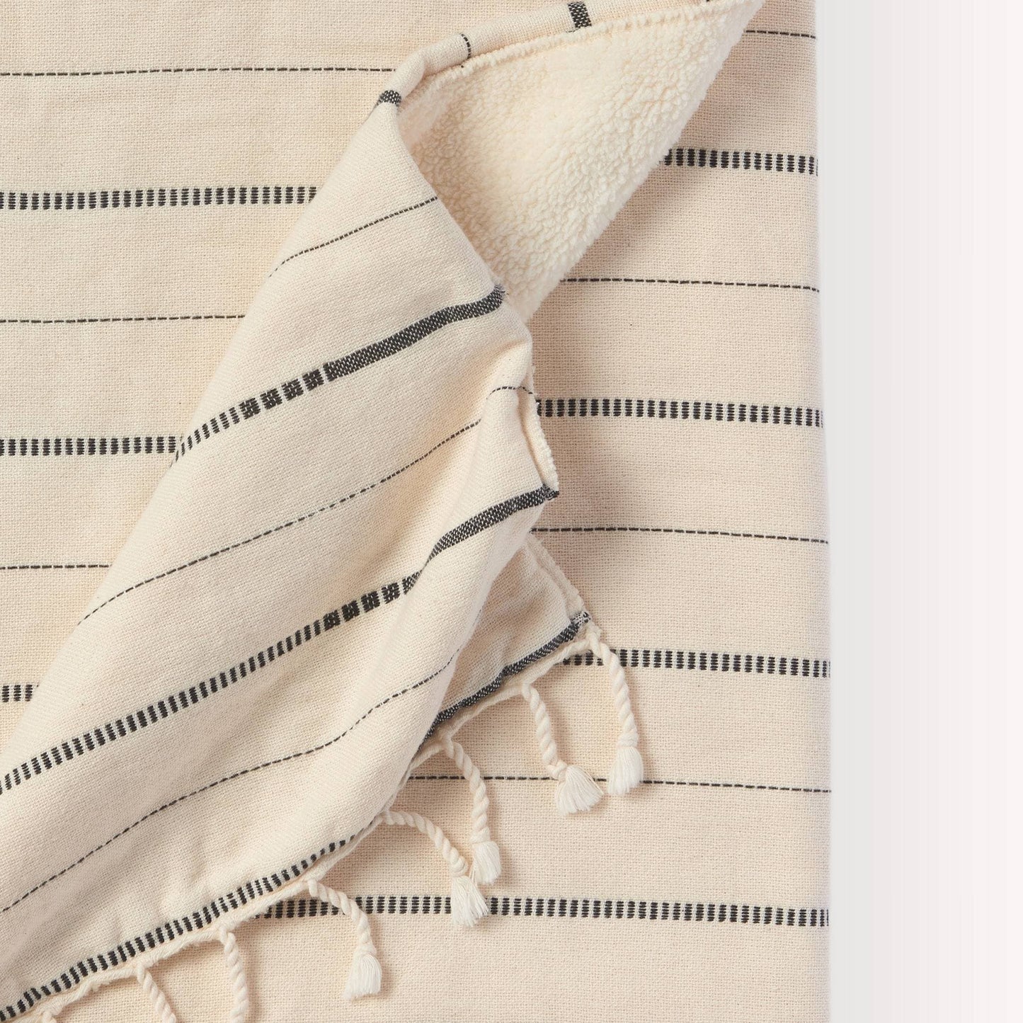 POKOLOKO Irena Fleece-Lined Throw #color_irena-vanilla