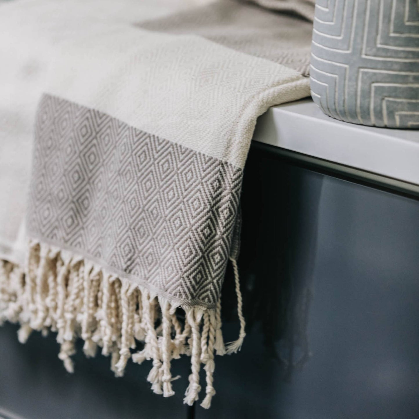 POKOLOKO Diamond Hand Towel #color_slate-diamond