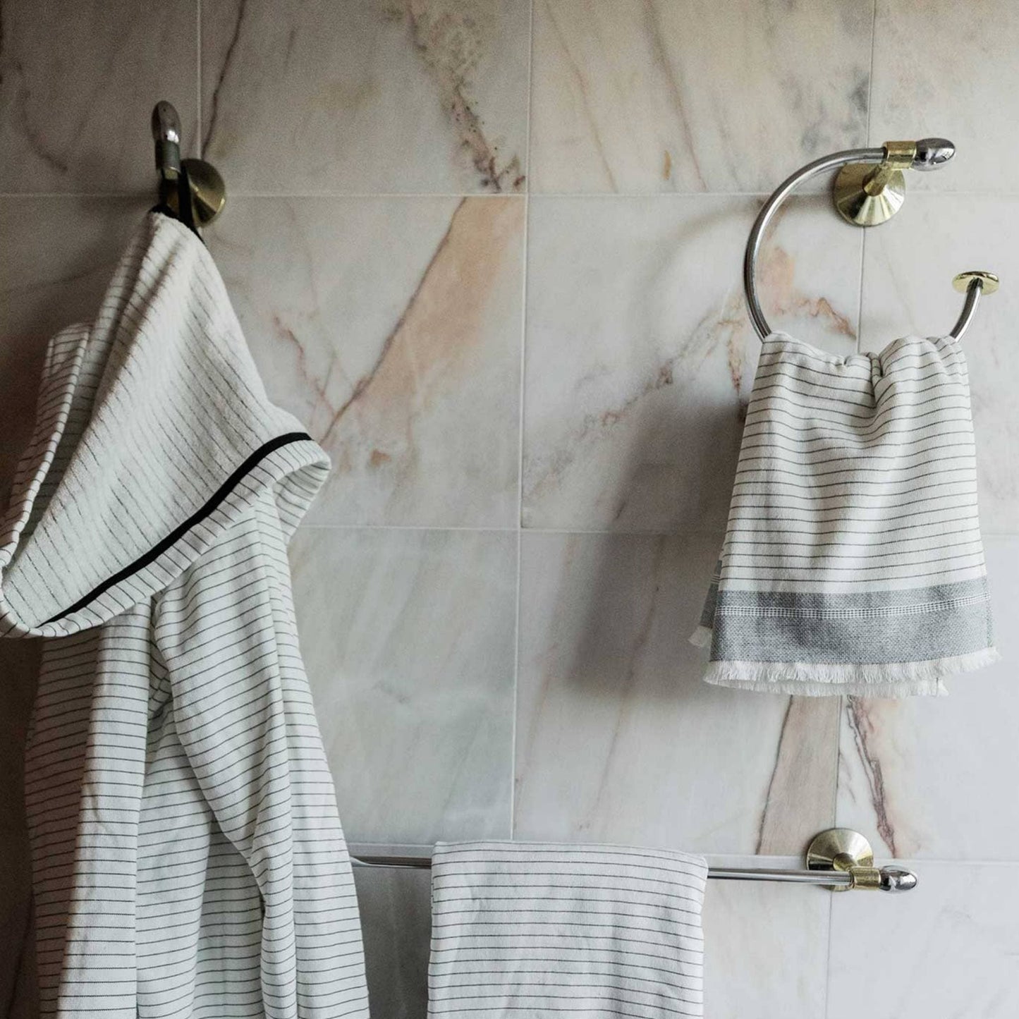 POKOLOKO Leo Terry Hand Towel #color_leo-white