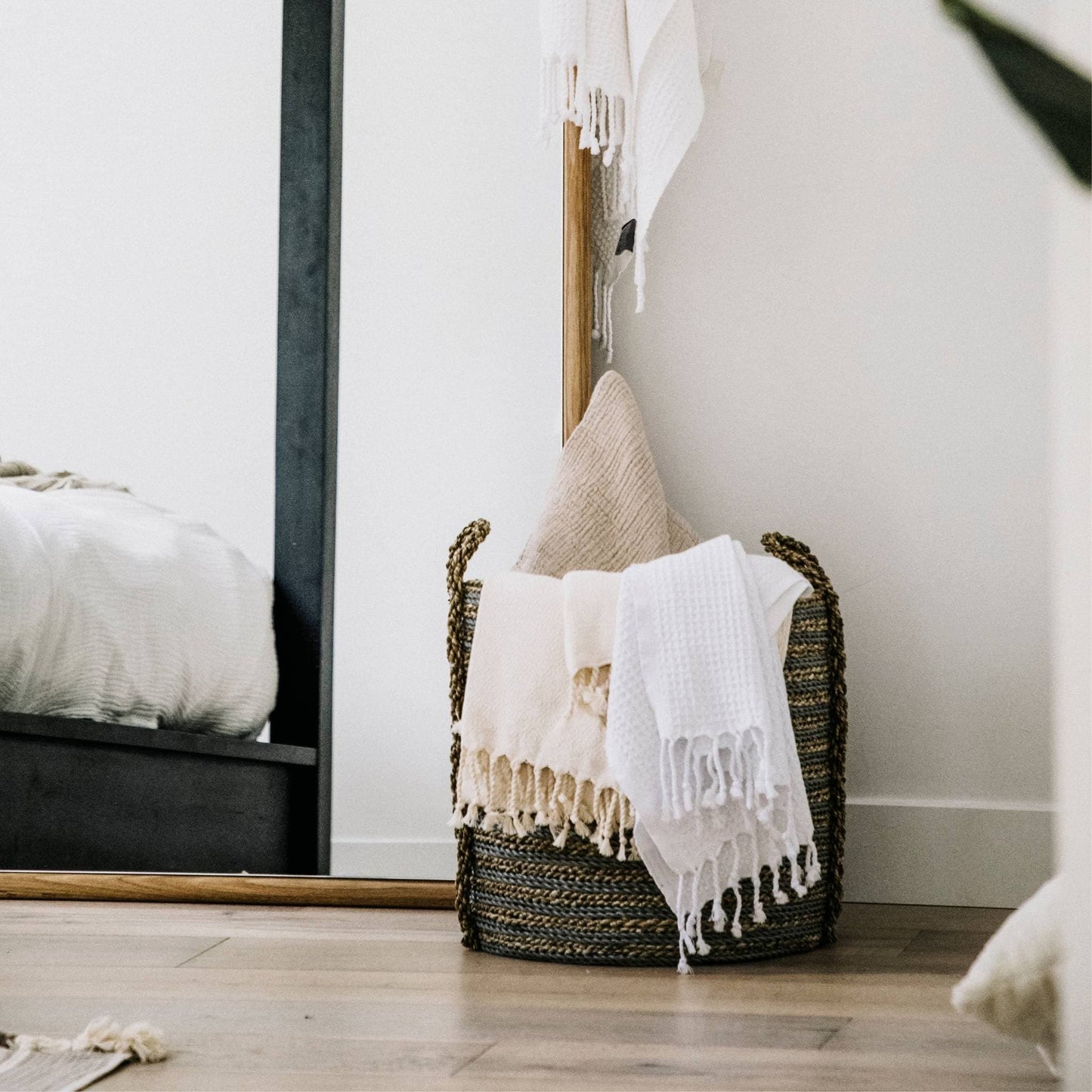 POKOLOKO Stonewashed Waffle Hand Towel #color_stonewashed-salt