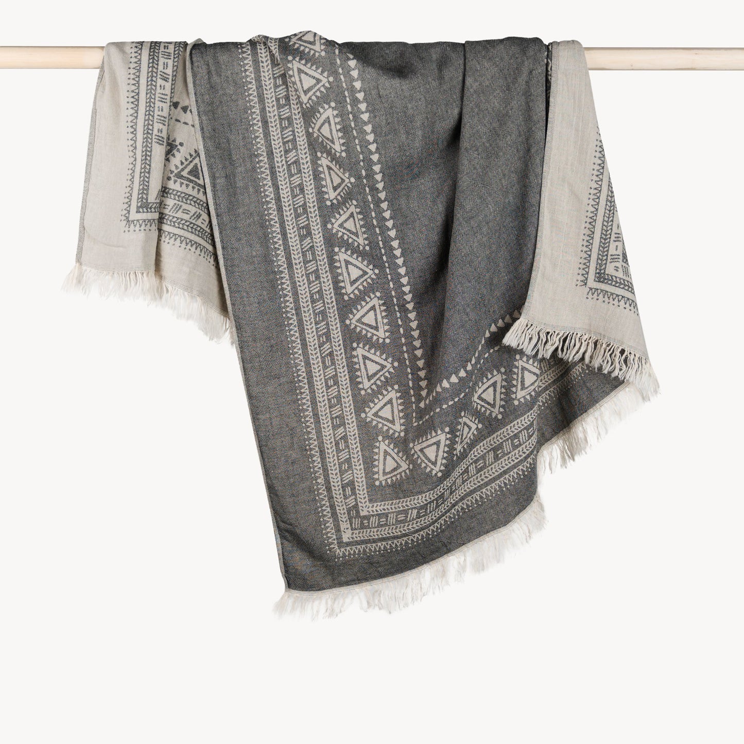 POKOLOKO Devon Towel #color_black-devon