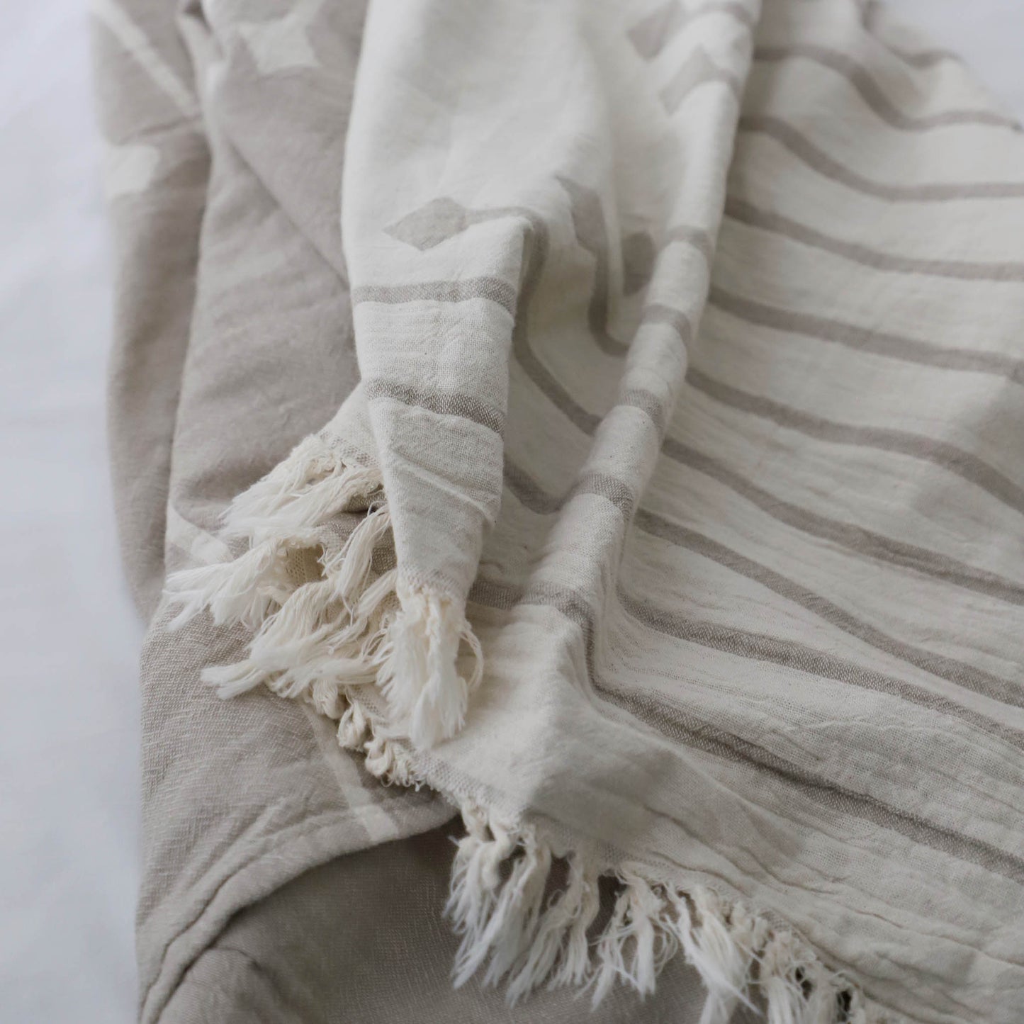 POKOLOKO Arrow XL Towel Throw #color_arrow-beige