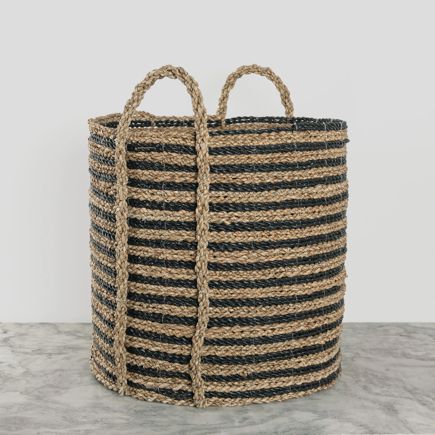 POKOLOKO Handled Seagrass Basket #color_black-natural