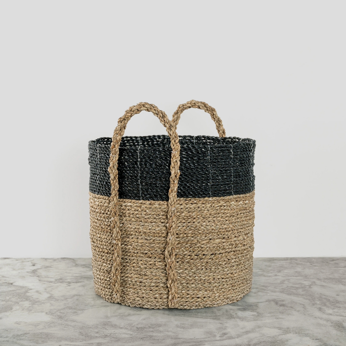 POKOLOKO Handled Seagrass Basket #color_black-natural