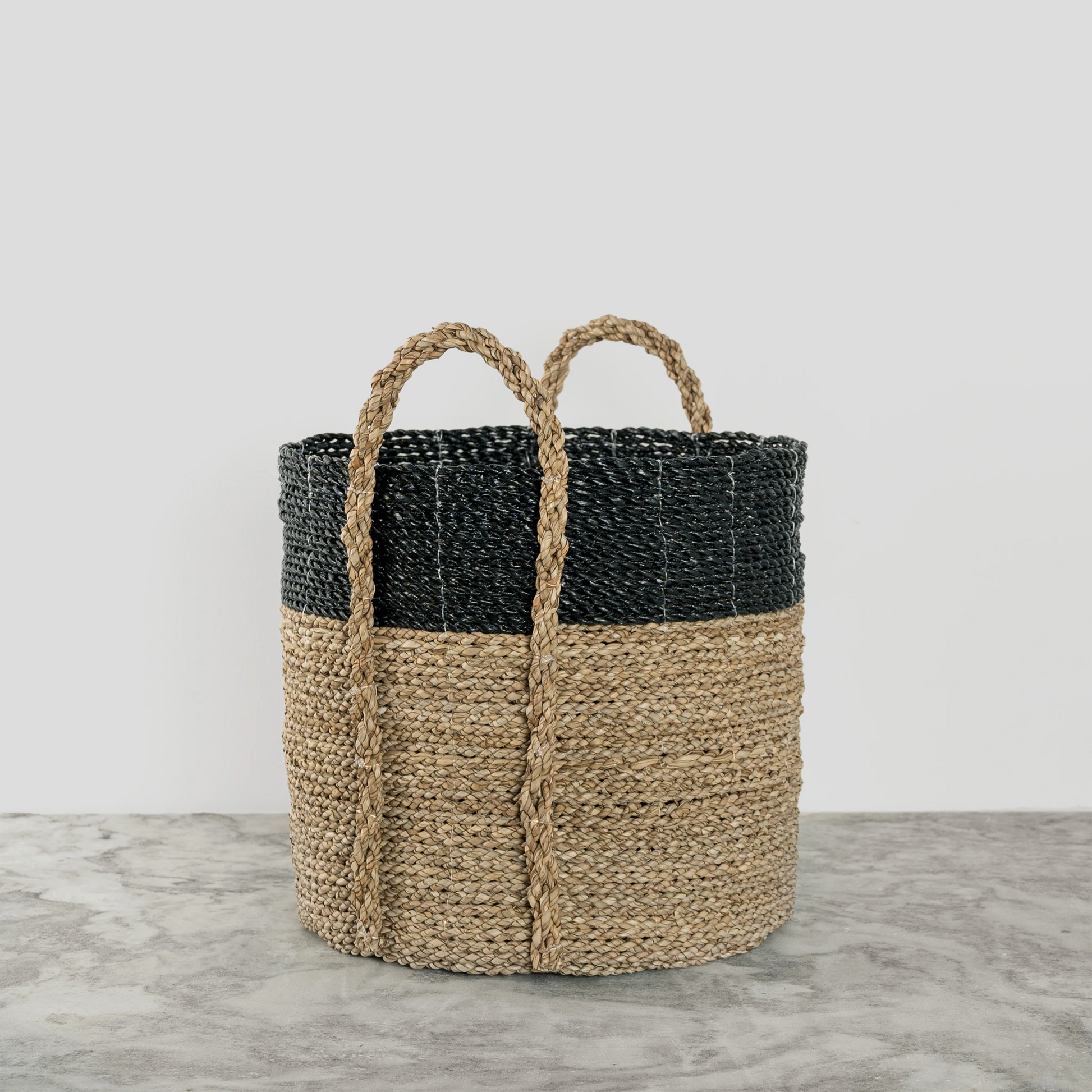 POKOLOKO Handled Seagrass Basket #color_black-natural