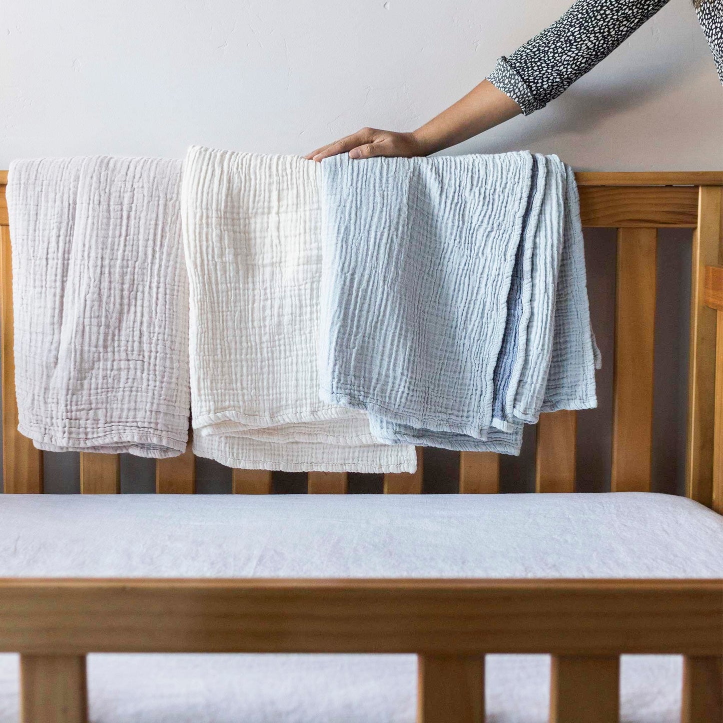 POKOLOKO Crinkle Cotton Baby Blanket #color_crinkle-pink