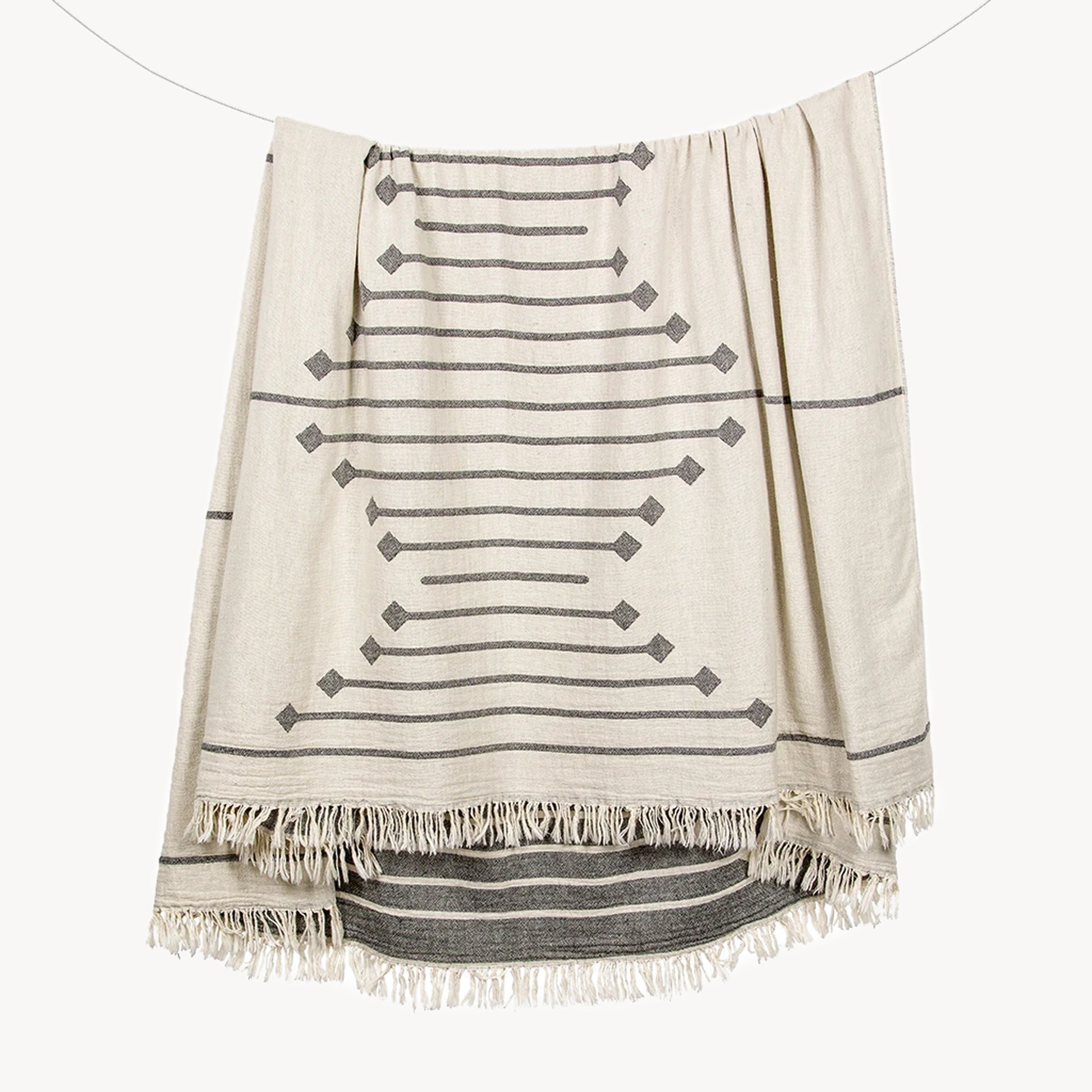 POKOLOKO Arrow XL Towel Throw #color_arrow-grey-white