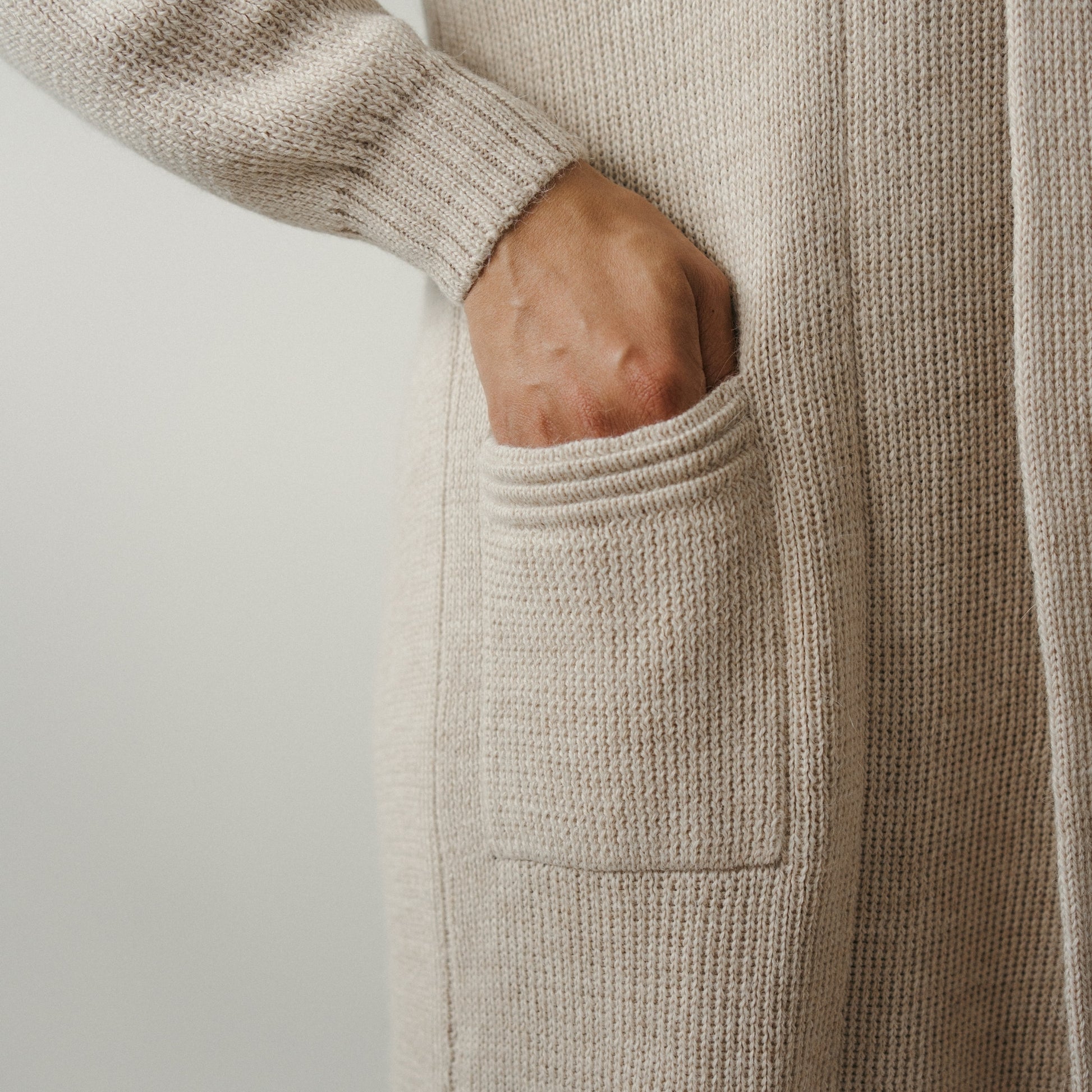 POKOLOKO_Long_Cartier_Alpaca_Sweater_color_chai-latte-cartier