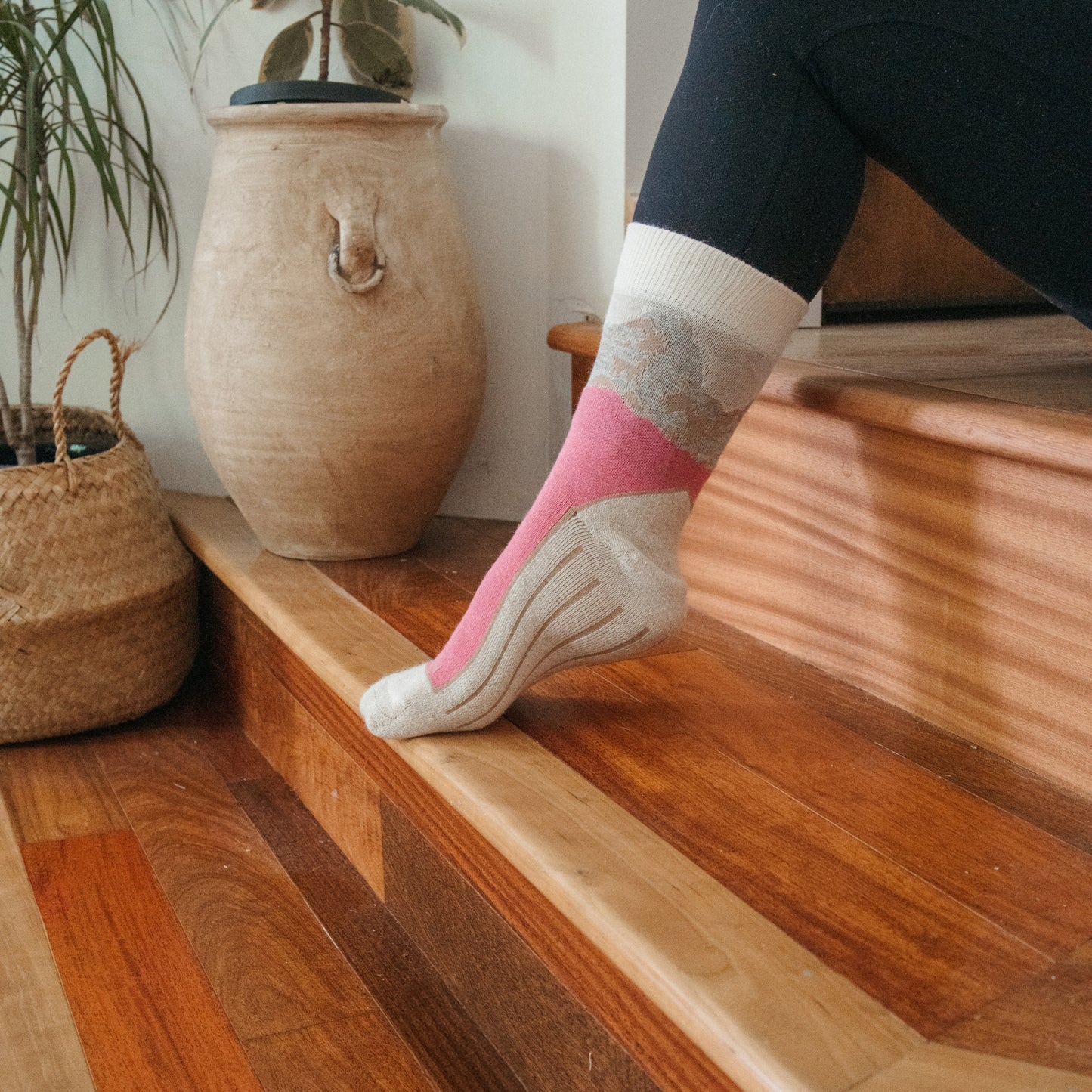 POKOLOKO Mountain Alpaca Socks #color_pink