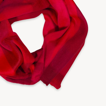 POKOLOKO Alpaca Seamless Check Scarf #color_carmine-check