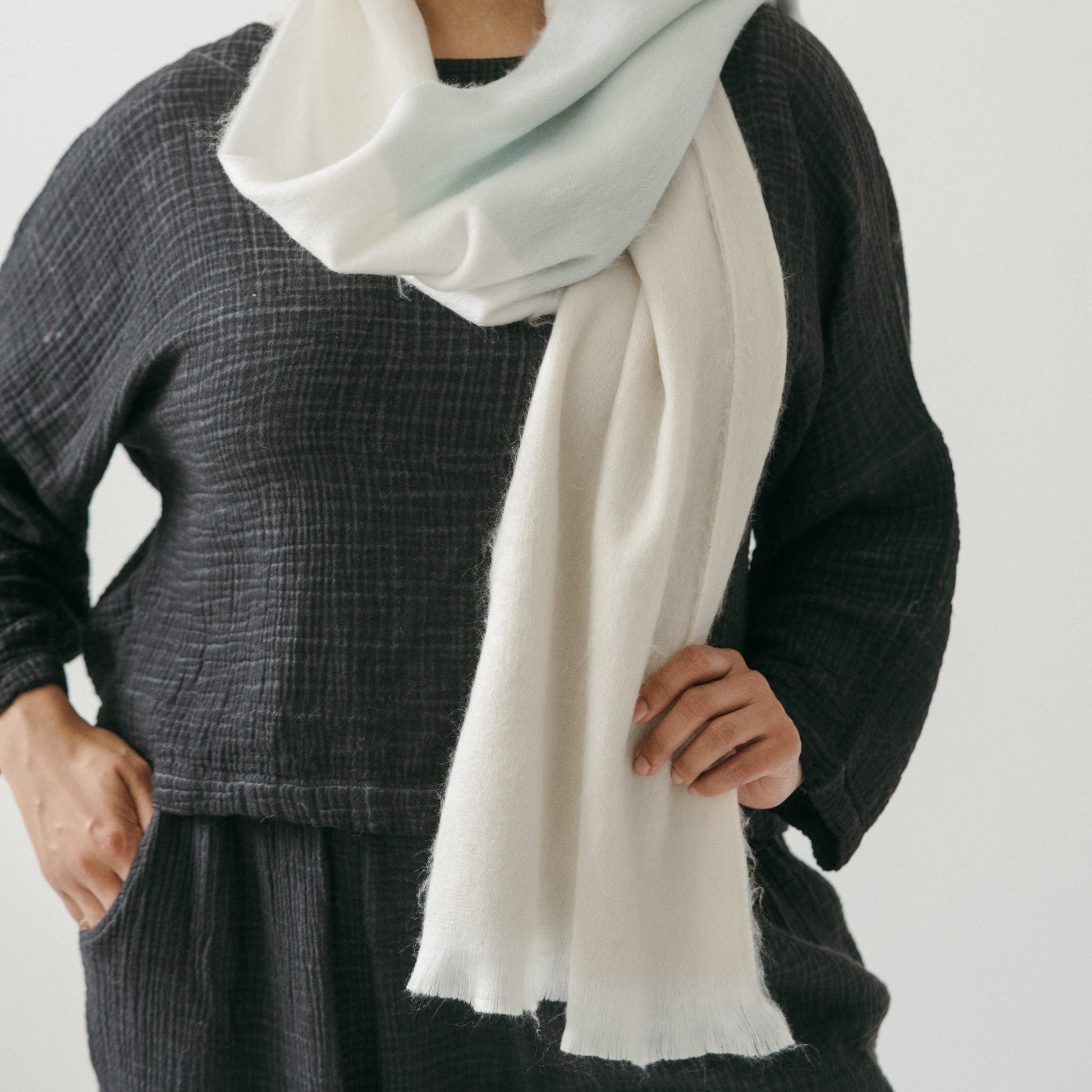 POKOLOKO Alpaca Seamless Ombre Scarf #color_manatee