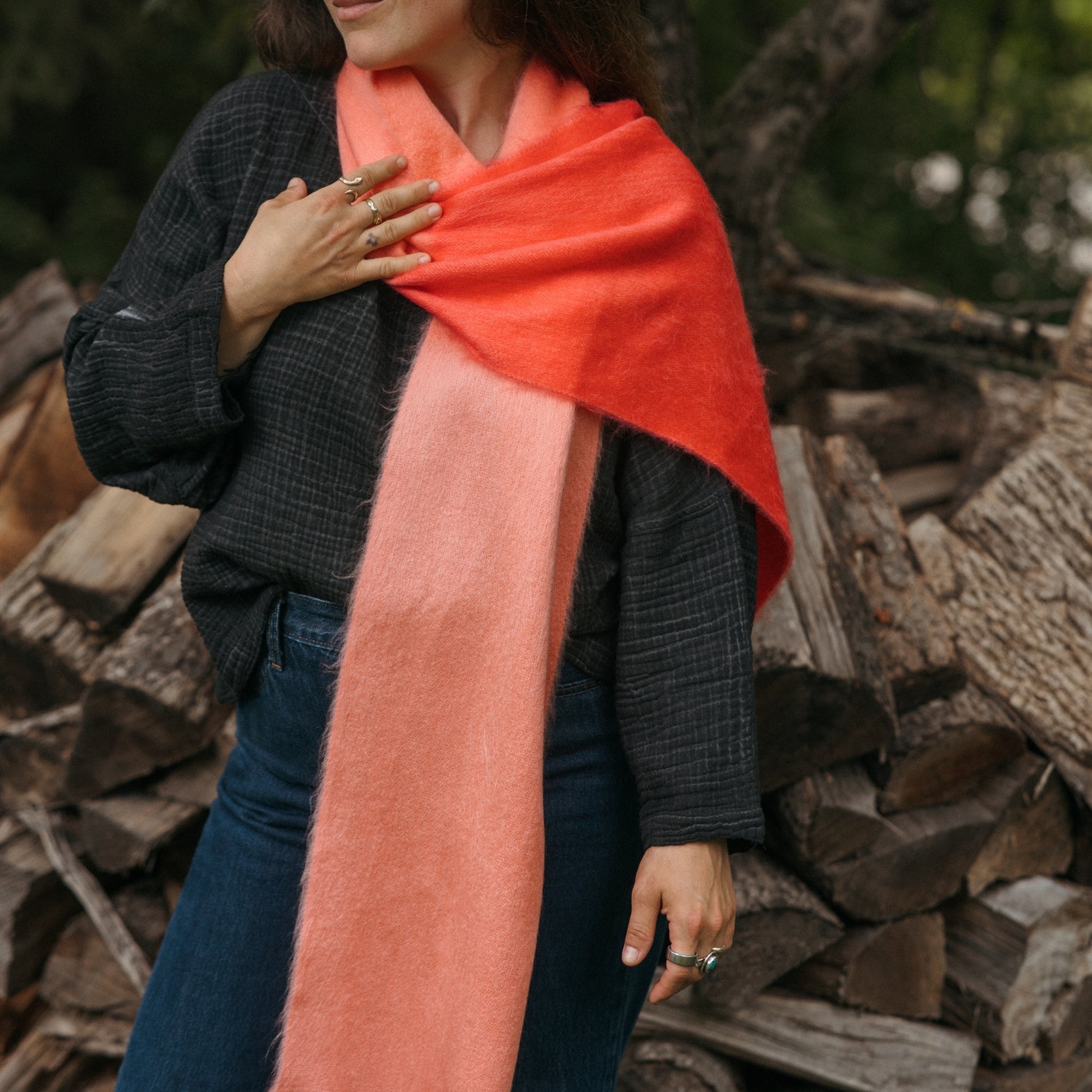 POKOLOKO Alpaca Seamless Ombre Scarf #color_soda