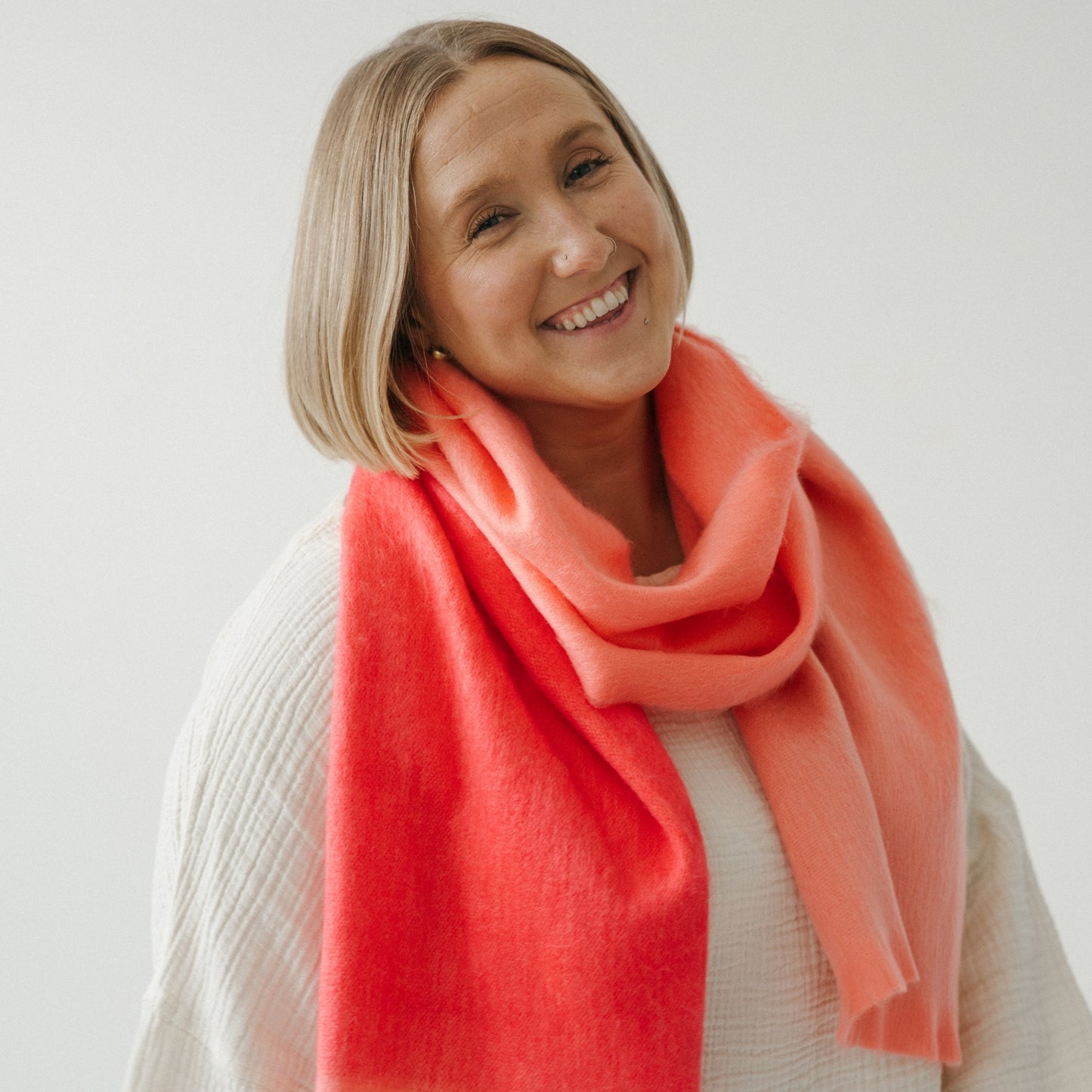 POKOLOKO Alpaca Seamless Ombre Scarf #color_soda