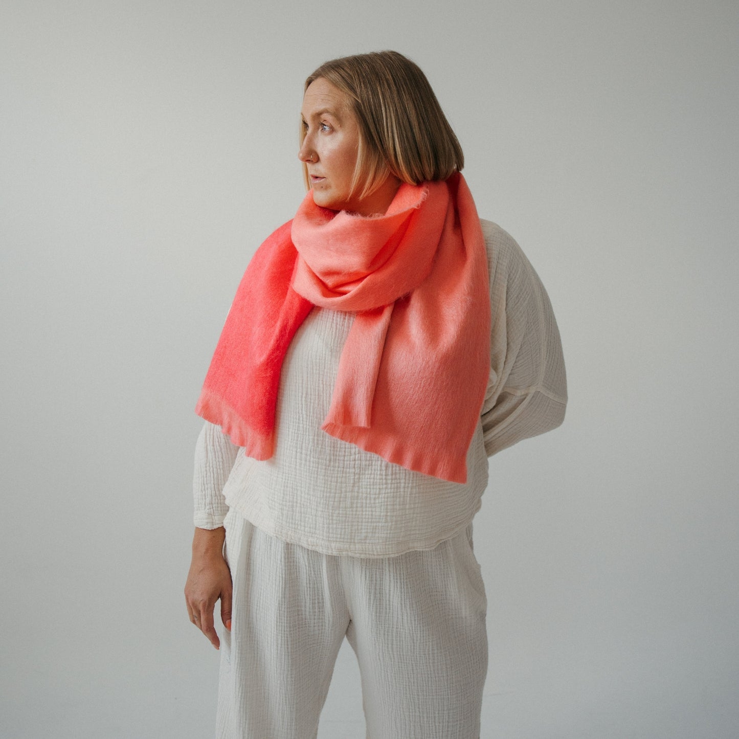 POKOLOKO Alpaca Seamless Ombre Scarf #color_soda