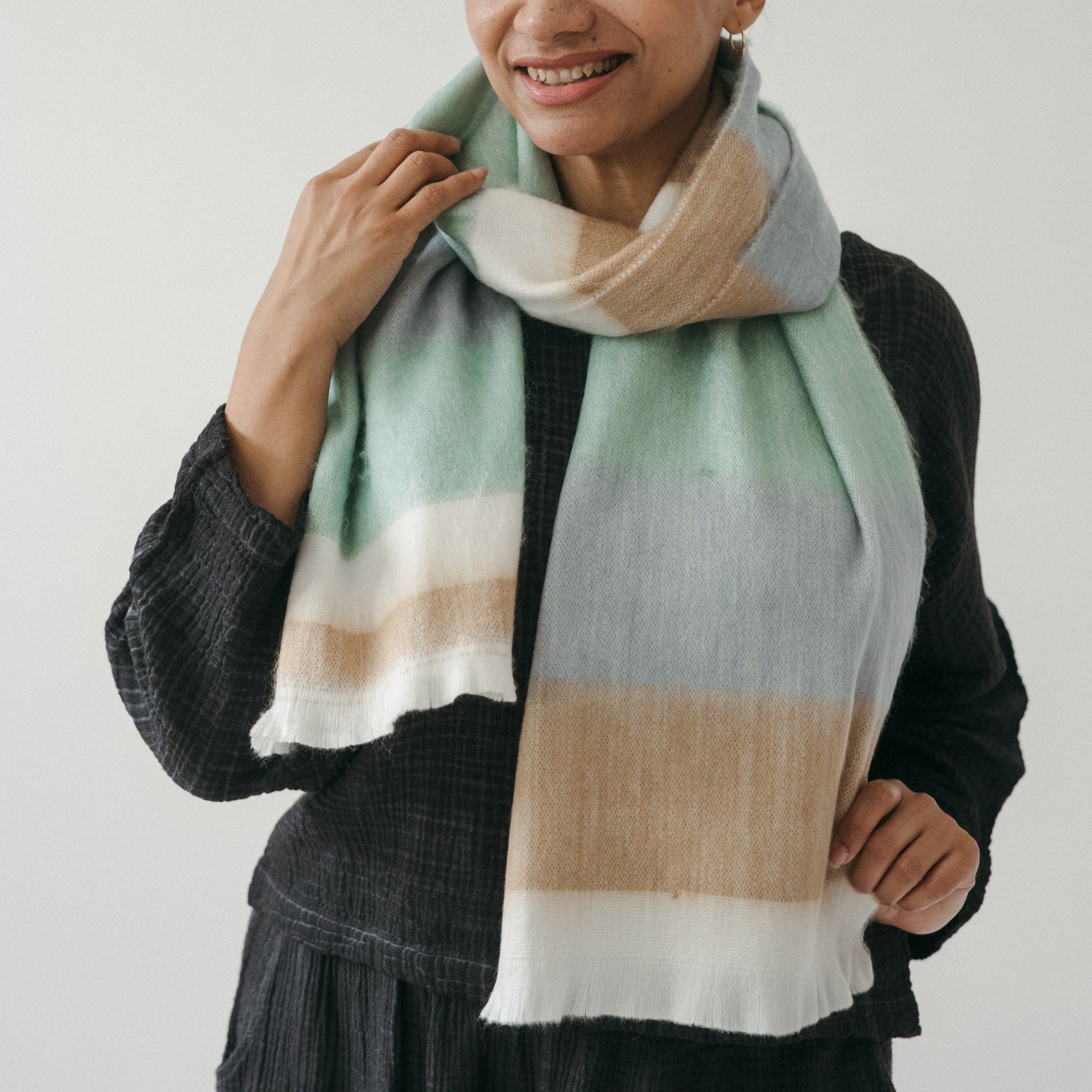 POKOLOKO Alpaca Seamless Multi Mood Scarf #color_cumulus-mood