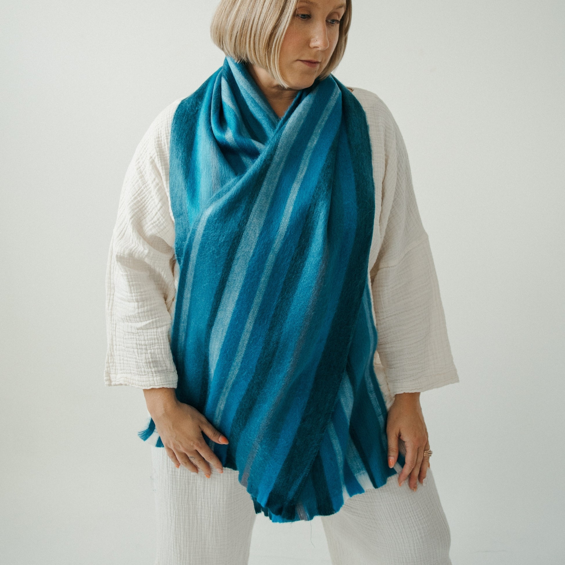 POKOLOKO Alpaca Seamless Multi Stripe Scarf #color_mavi