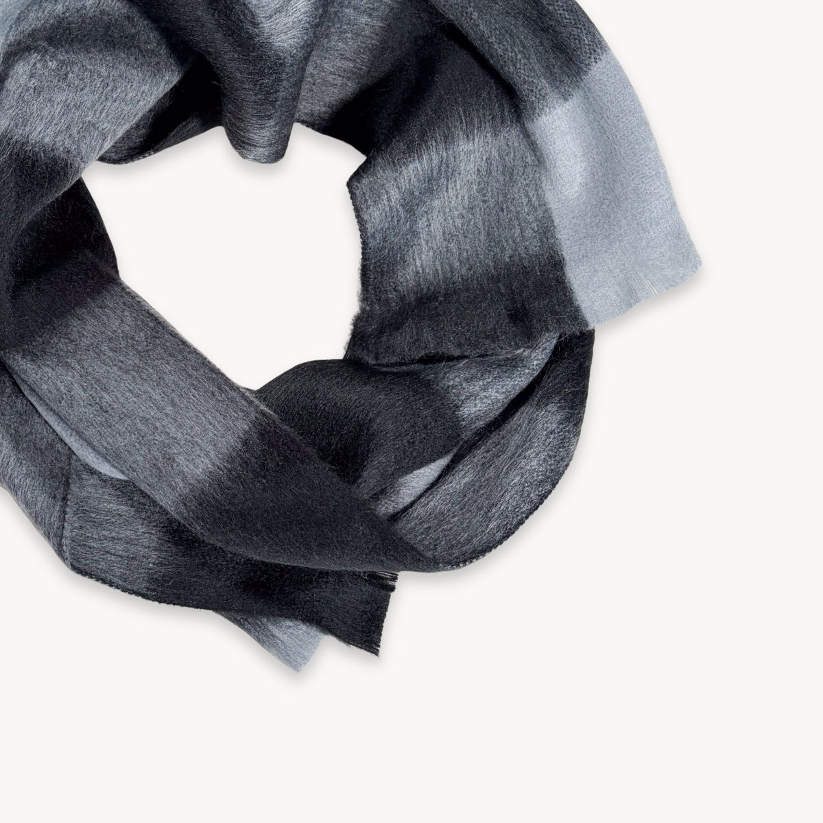POKOLOKO Alpaca Seamless Check Scarf #color_licorice-check