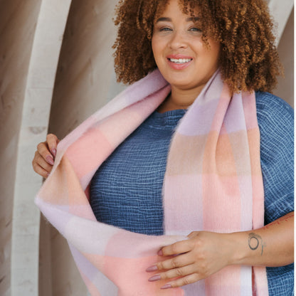 POKOLOKO Alpaca Seamless Check Scarf #color_rose-haze-check