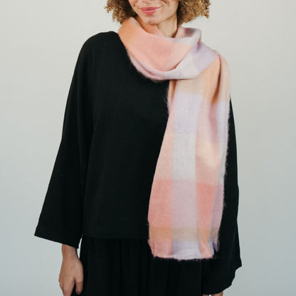 POKOLOKO Alpaca Seamless Check Scarf #color_rose-haze-check