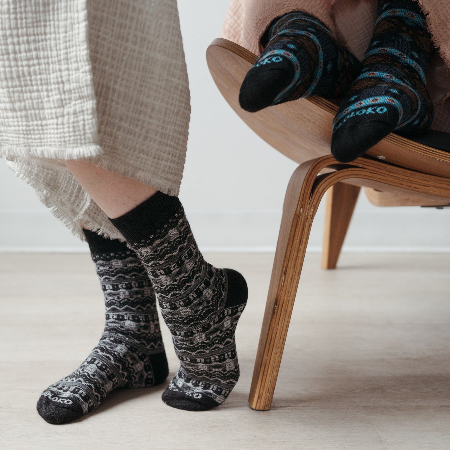 POKOLOKO Thick Print Alpaca Socks #color_grey-mosaic