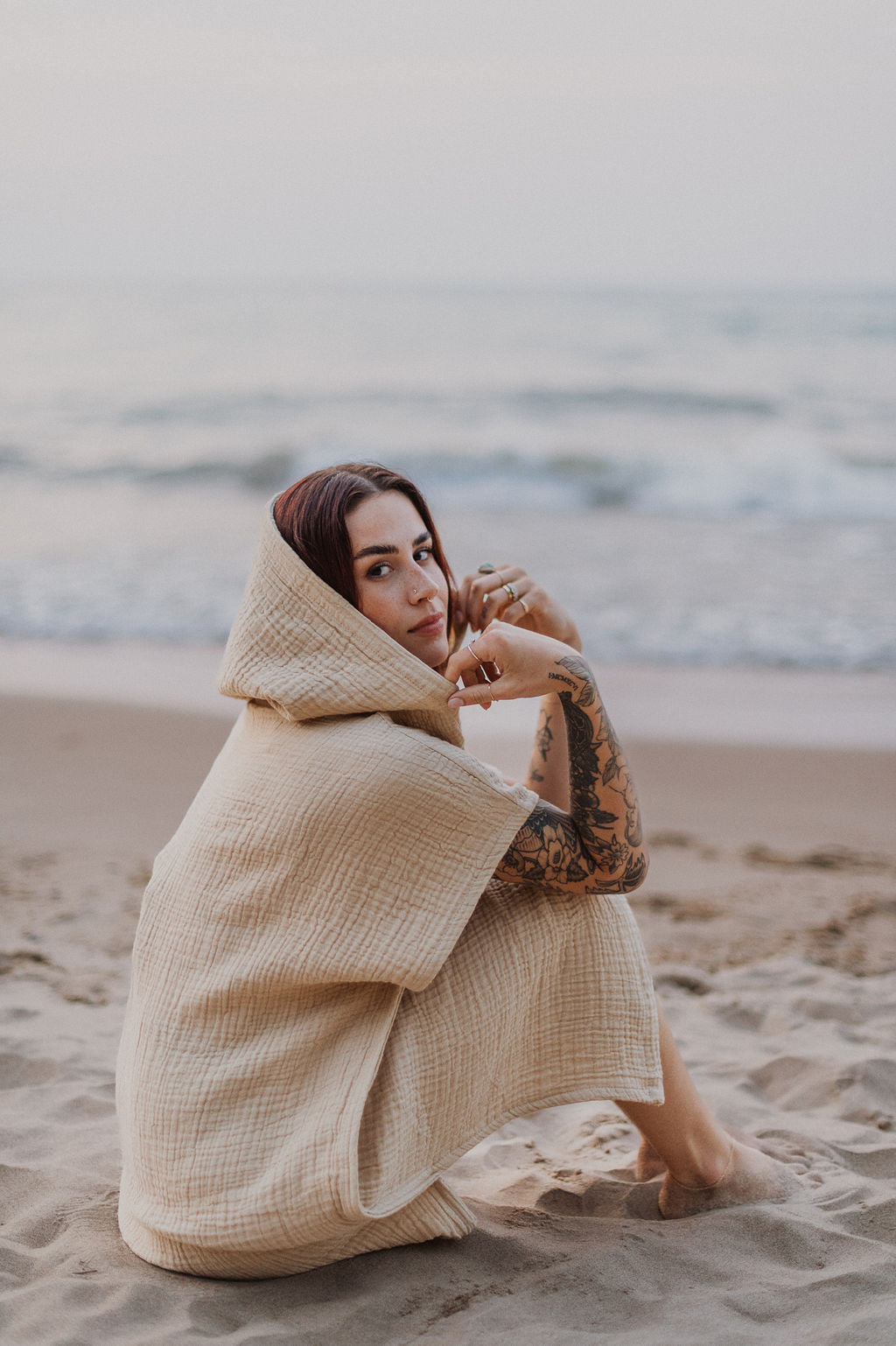 POKOLOKO Shoreline Poncho #color_sand