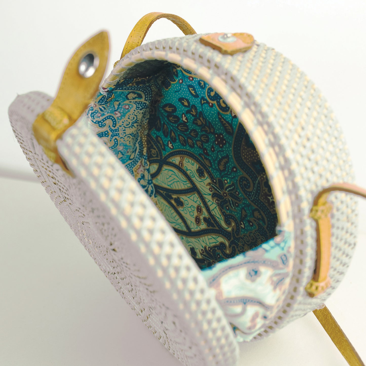 POKOLOKO Circle Bali Bag #color_grey-floral-rattan
