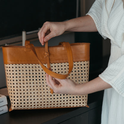 POKOLOKO Leather Bag with Cane Accent - Tote #color_caramel-leather