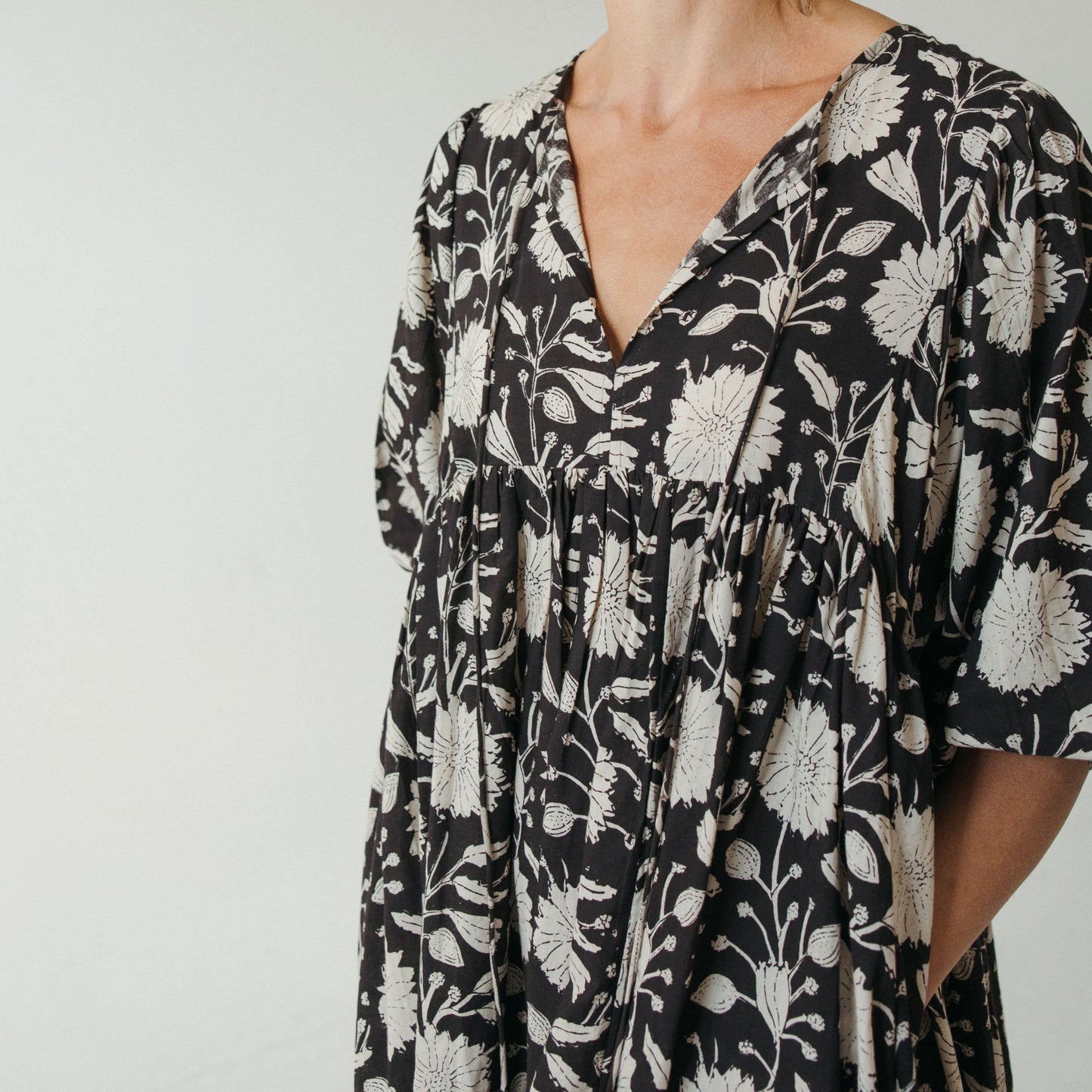 POKOLOKO Mira Midi Dress #color_night-flower