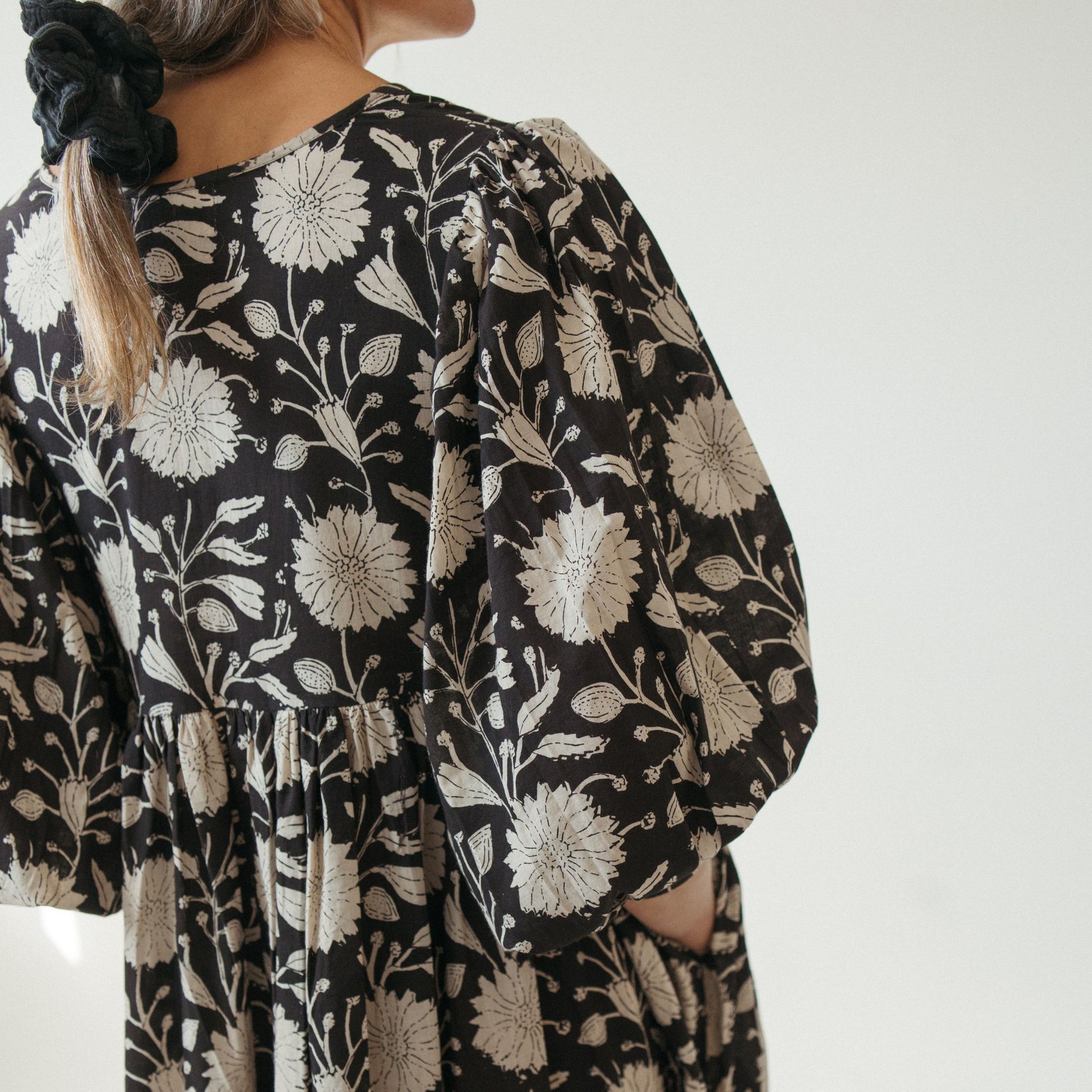 POKOLOKO Mira Midi Dress #color_night-flower