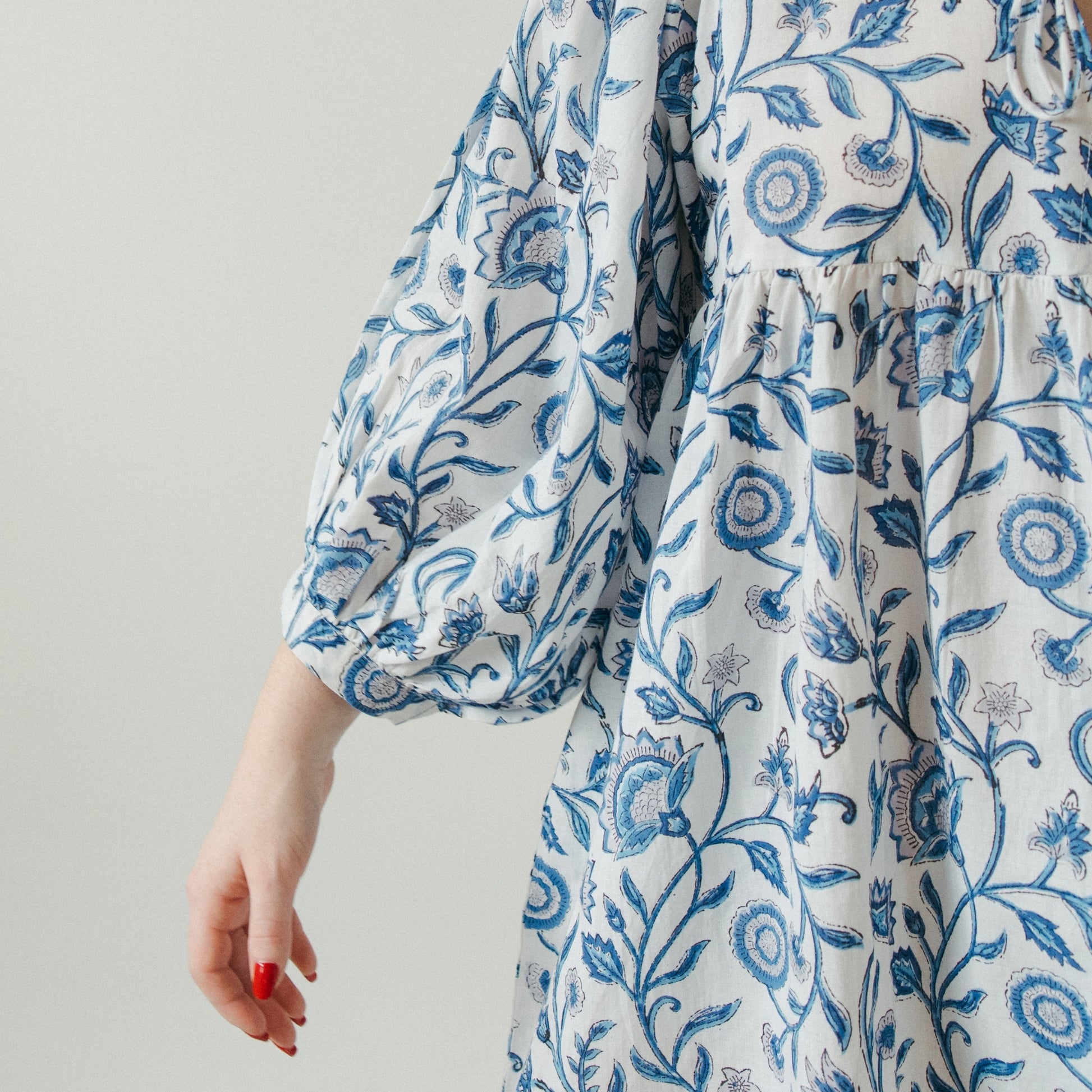 POKOLOKO Mira Mini Dress #color_neema-blue-white