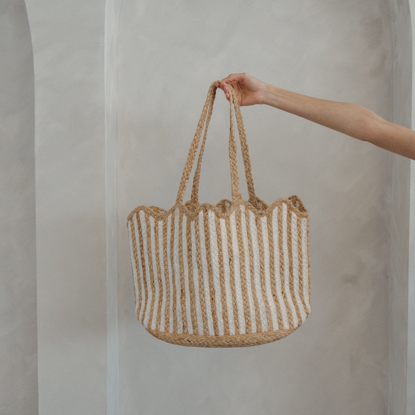 Scalloped Tote with Tassel Jute Bag