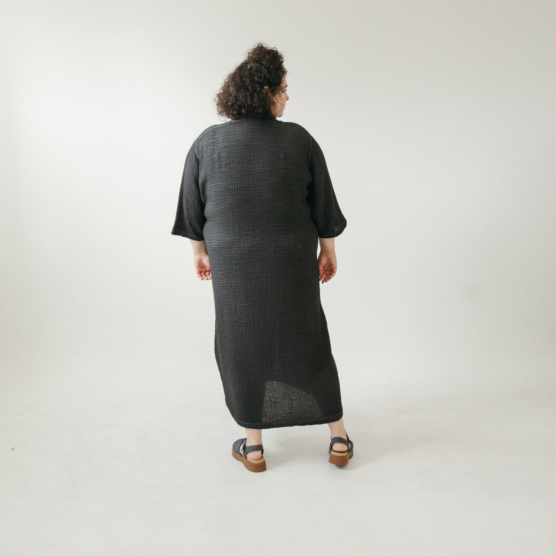 POKOLOKO Crinkle Shirt Dress Plus #color_crinkle-black